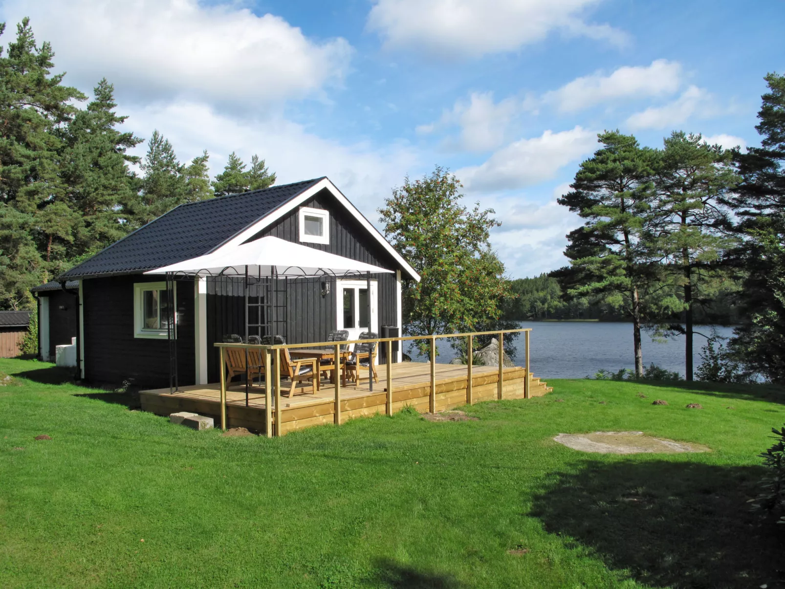 Munkhalla Utsikten-Outside