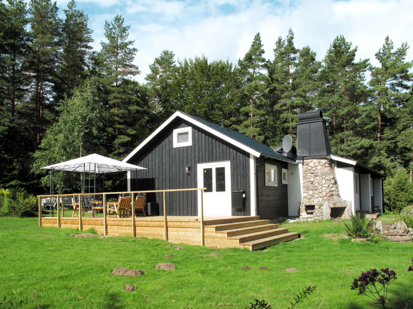 Munkhalla Utsikten-Outside