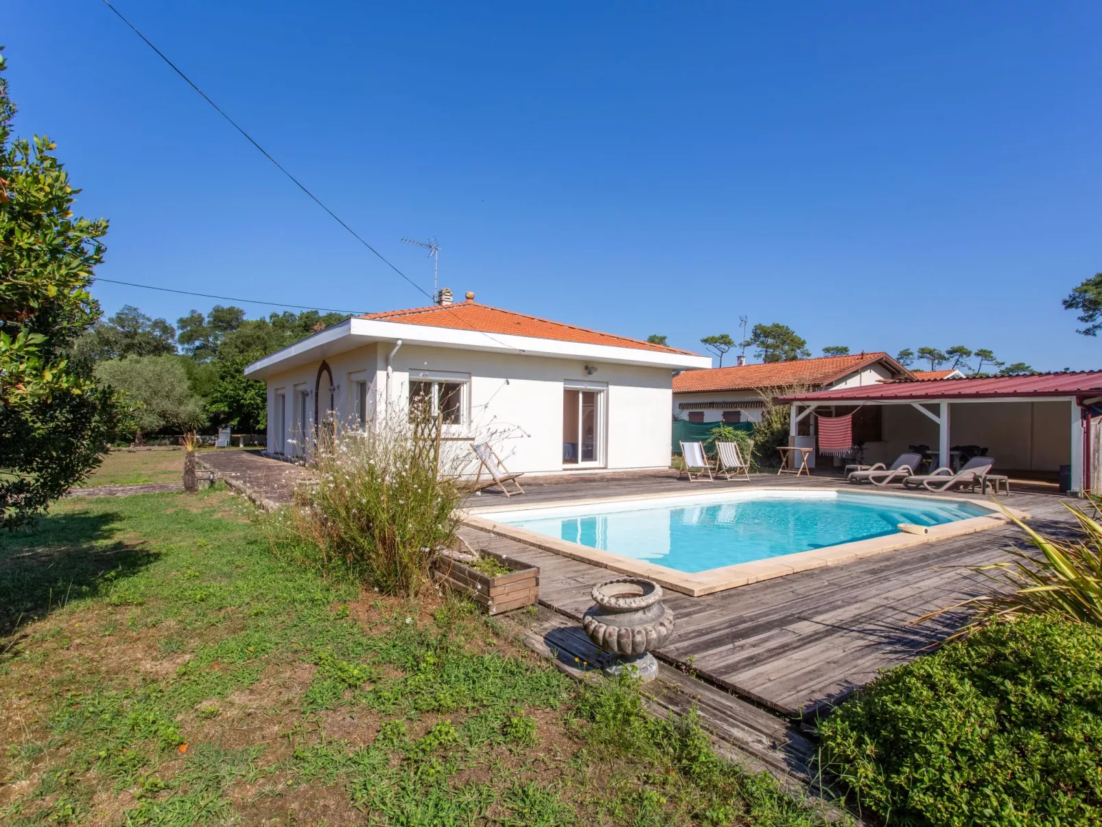 Ile de France-Outside