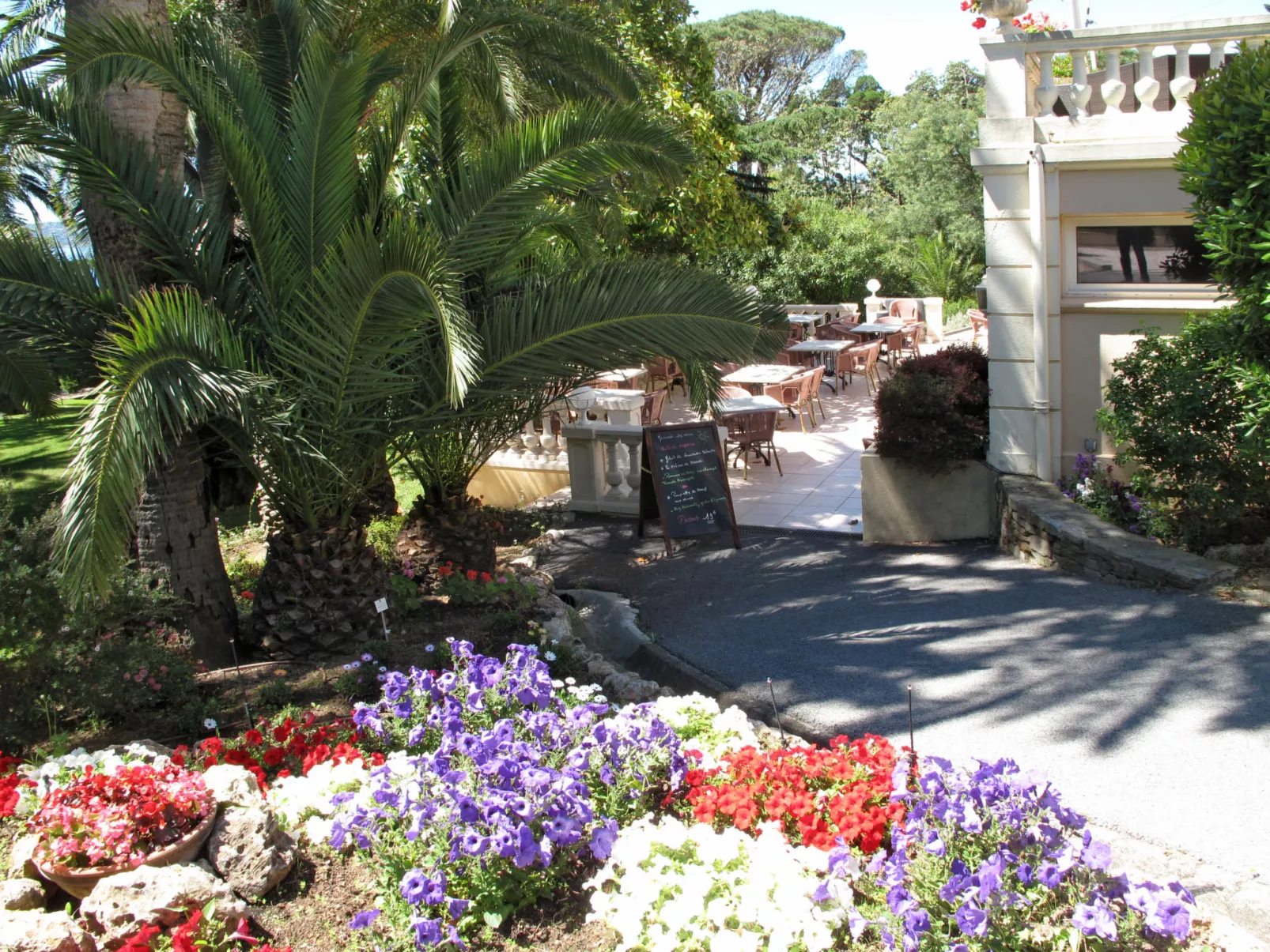 Monaco-Inside