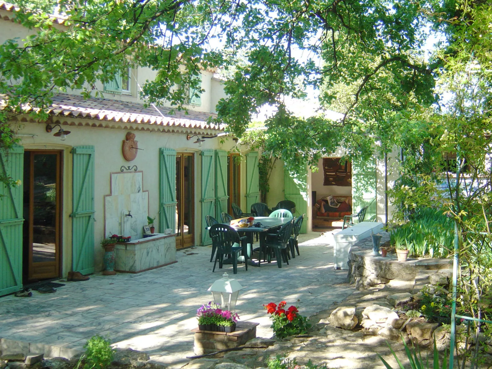 Mas des Lavandes-Outside