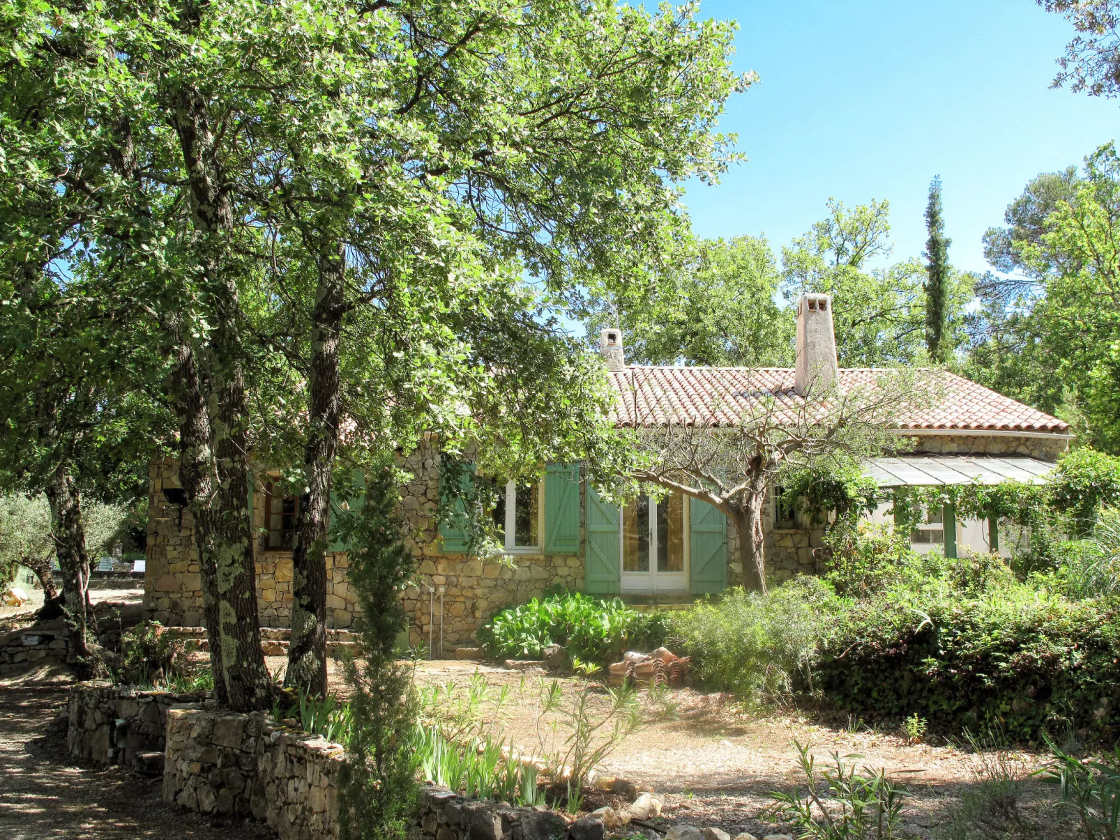 Mas des Lavandes-Outside