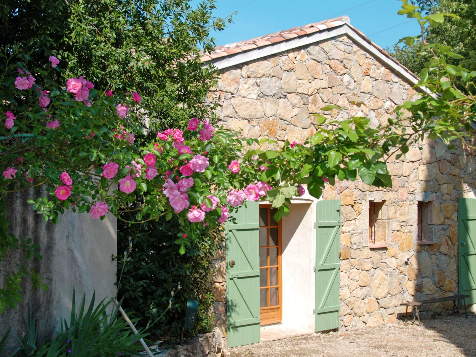 Mas des Lavandes-Outside