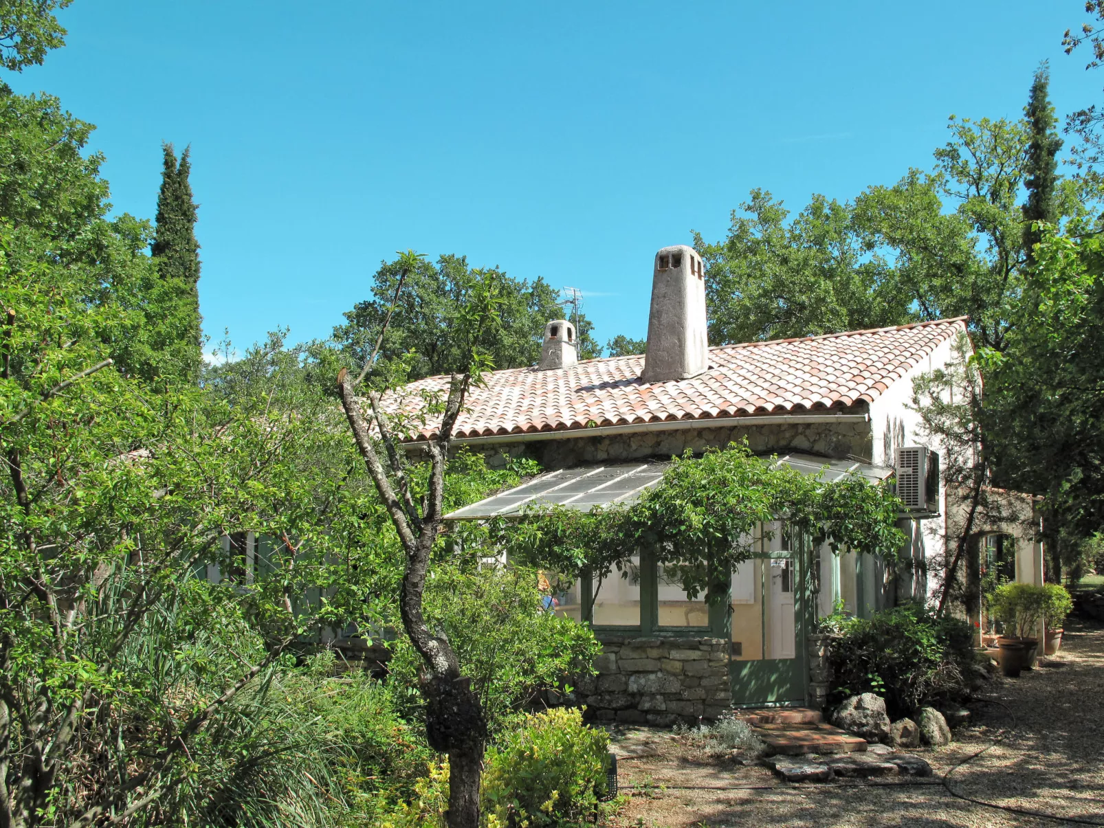Mas des Lavandes-Outside