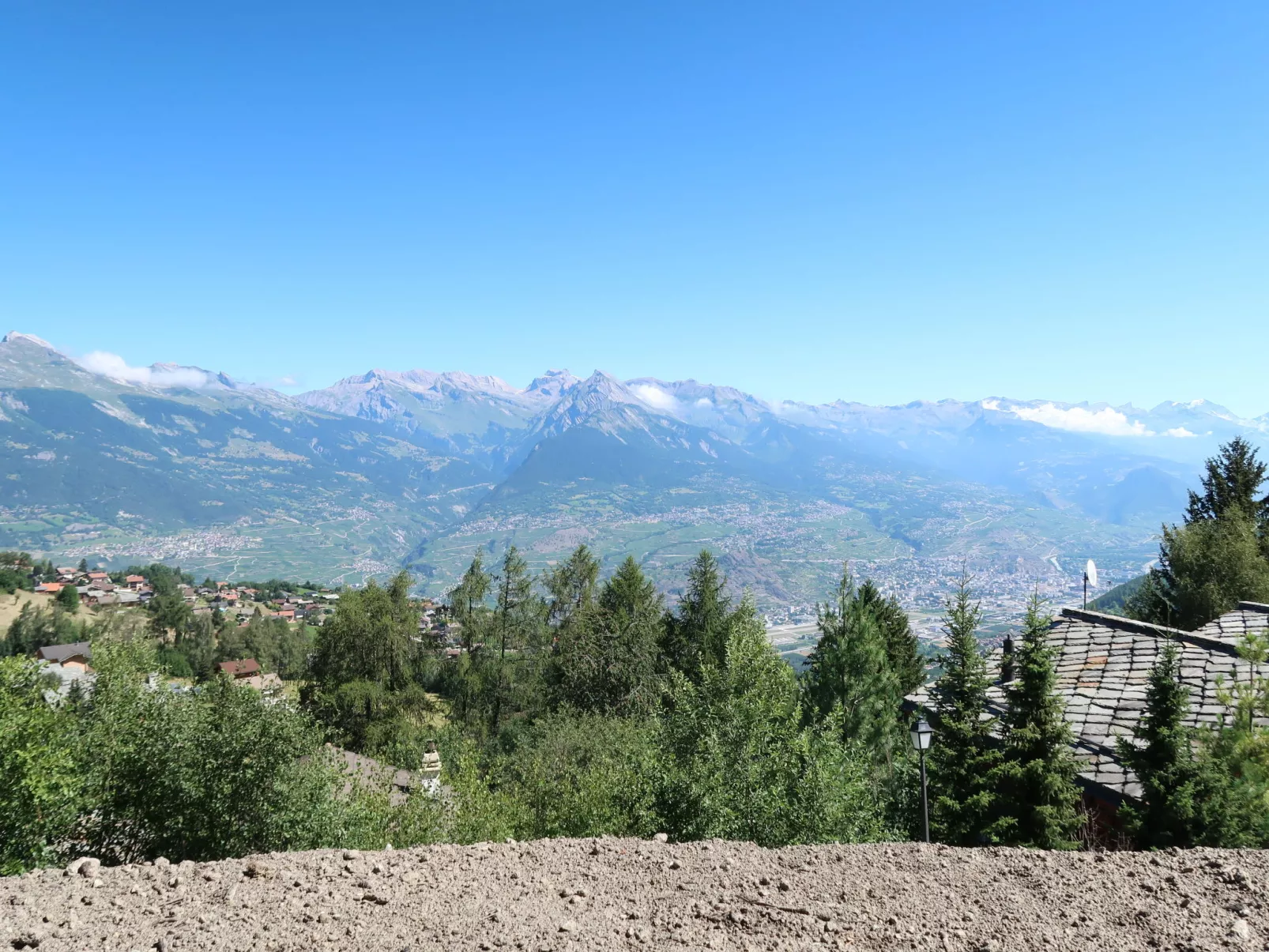 Dolce Cabane-Outside