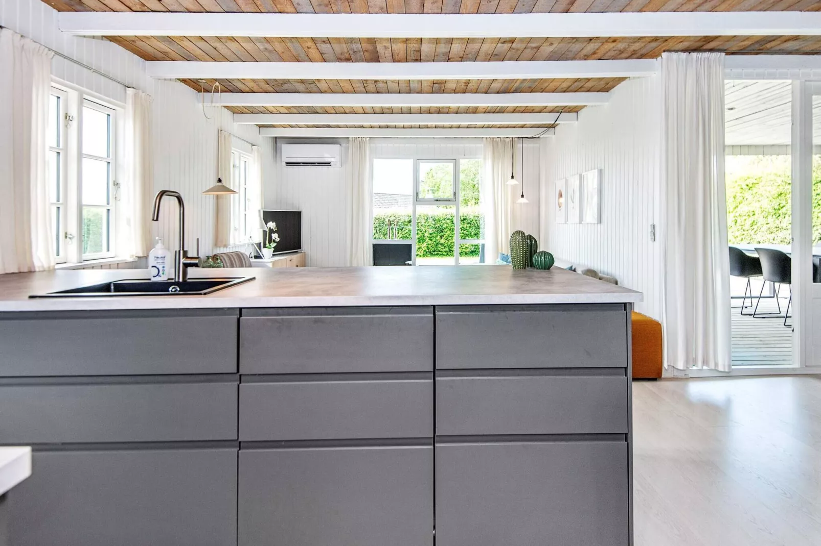 Retraite Renovee en Bord de l  Eau-By Traum