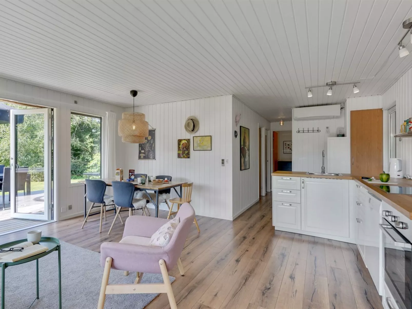 "Edny" - 210m from the sea-Drinnen