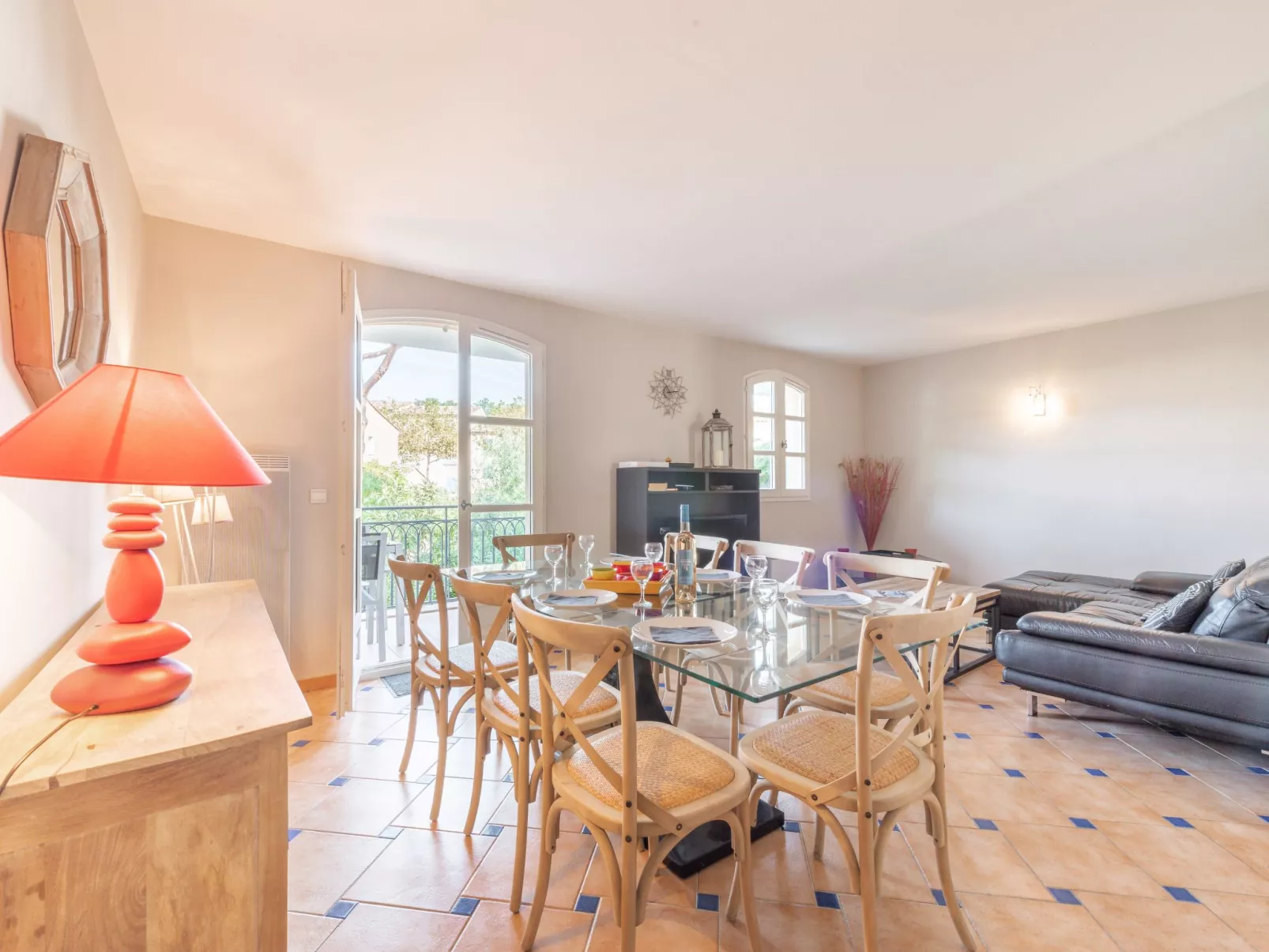 Le Clos des Vignes-Inside