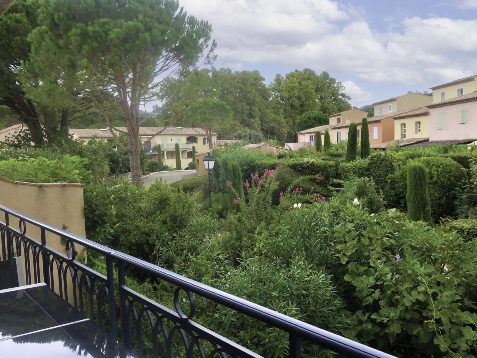 Le Clos des Vignes-Outside