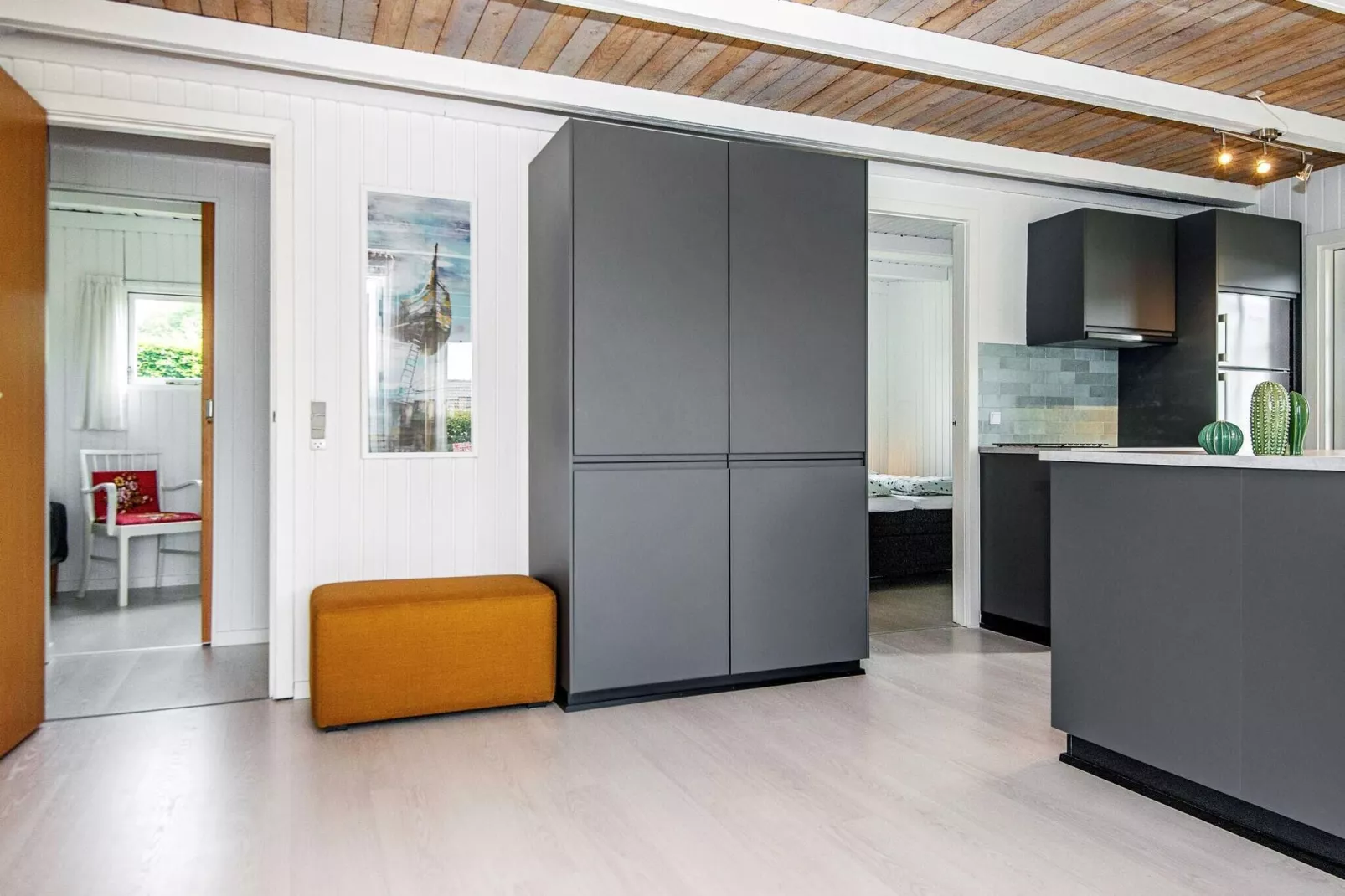 Renovated Waterfront Retreat-By Traum-Indoor