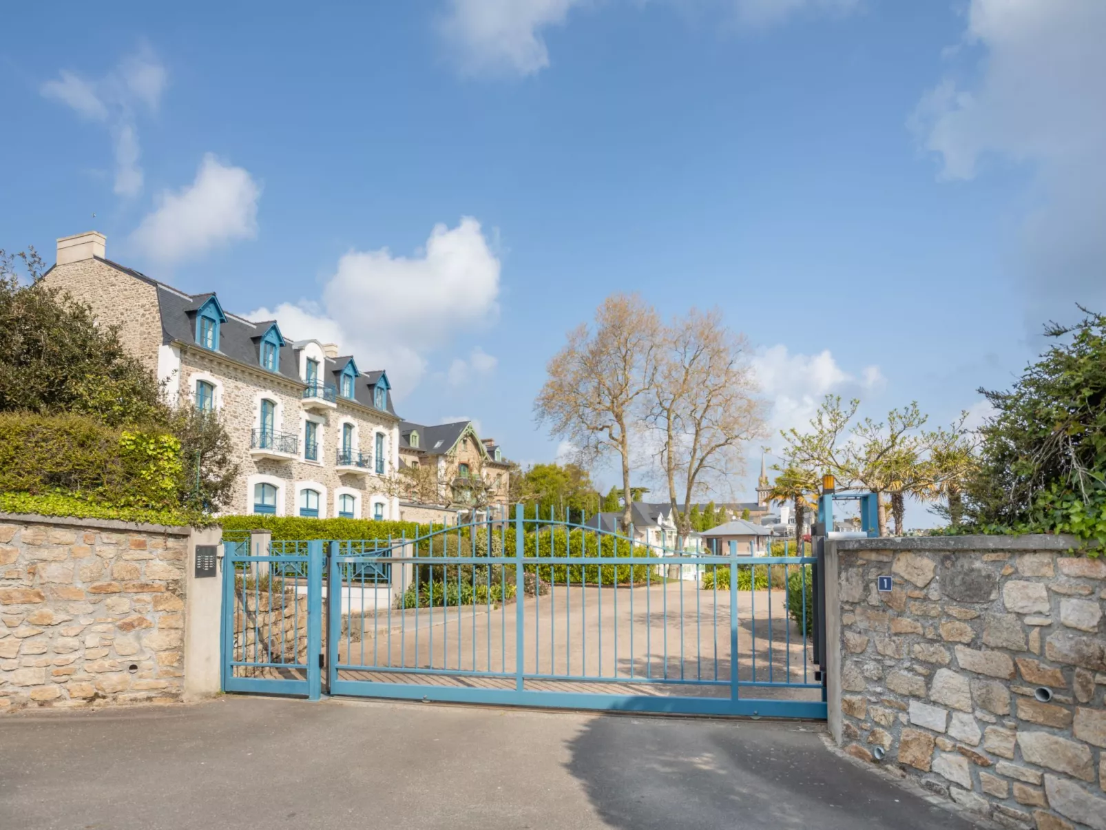 Le Parc du Prieuré-Outside