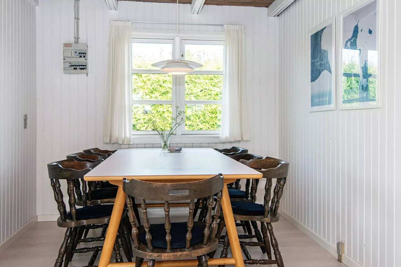 Renovated Waterfront Retreat-By Traum-Indoor