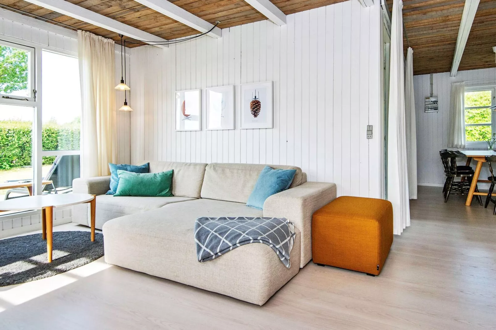 Renovated Waterfront Retreat-By Traum-Indoor