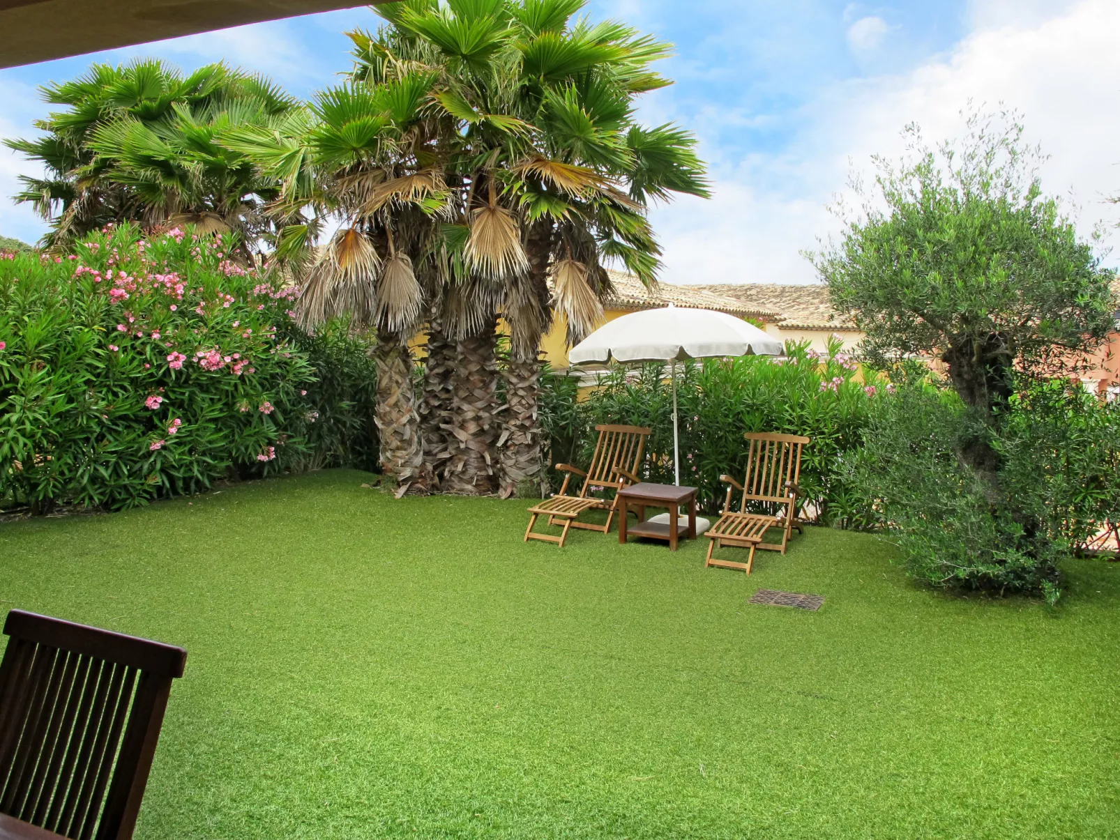 Green Bastide M46P-Outside