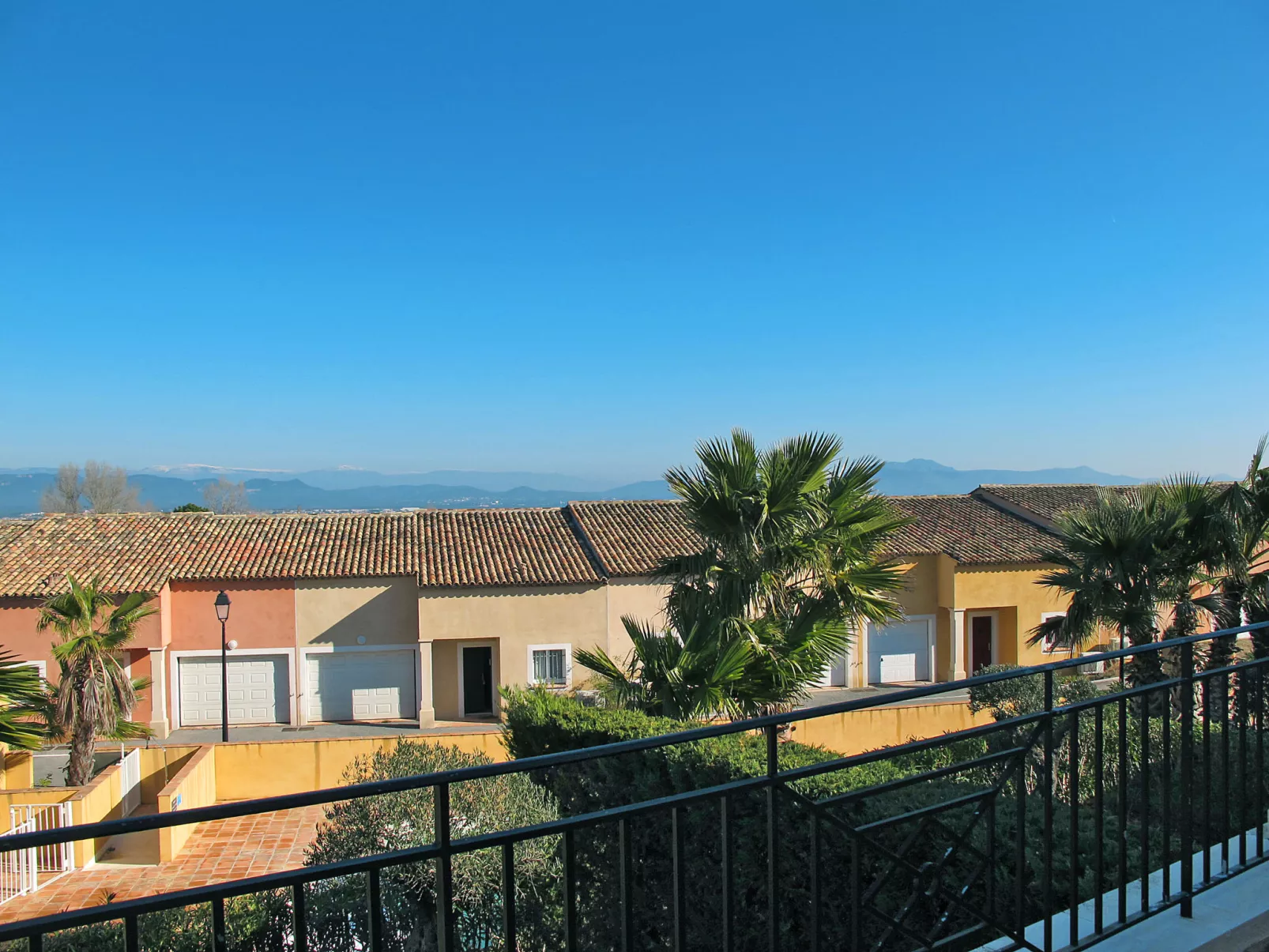 Green Bastide M46P-Outside