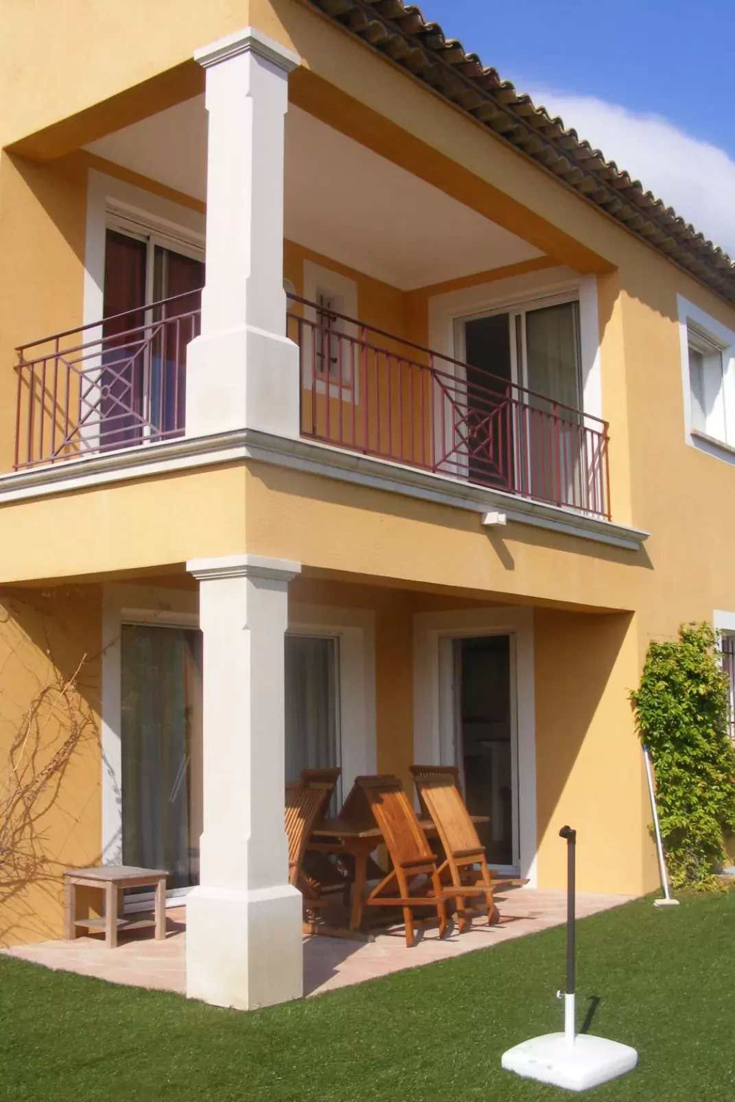 Green Bastide M46P-Outside