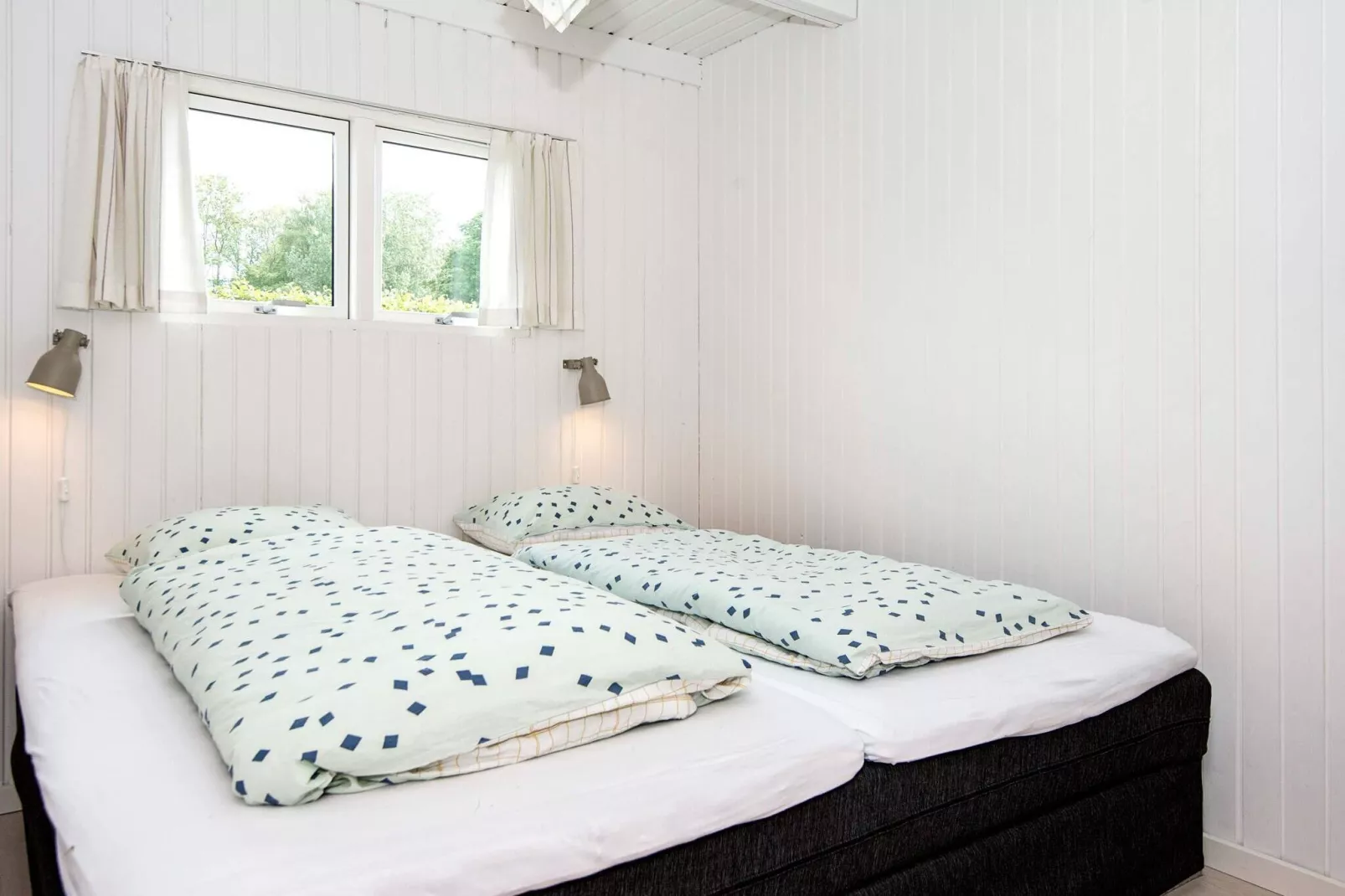 Renovated Waterfront Retreat-By Traum-Indoor