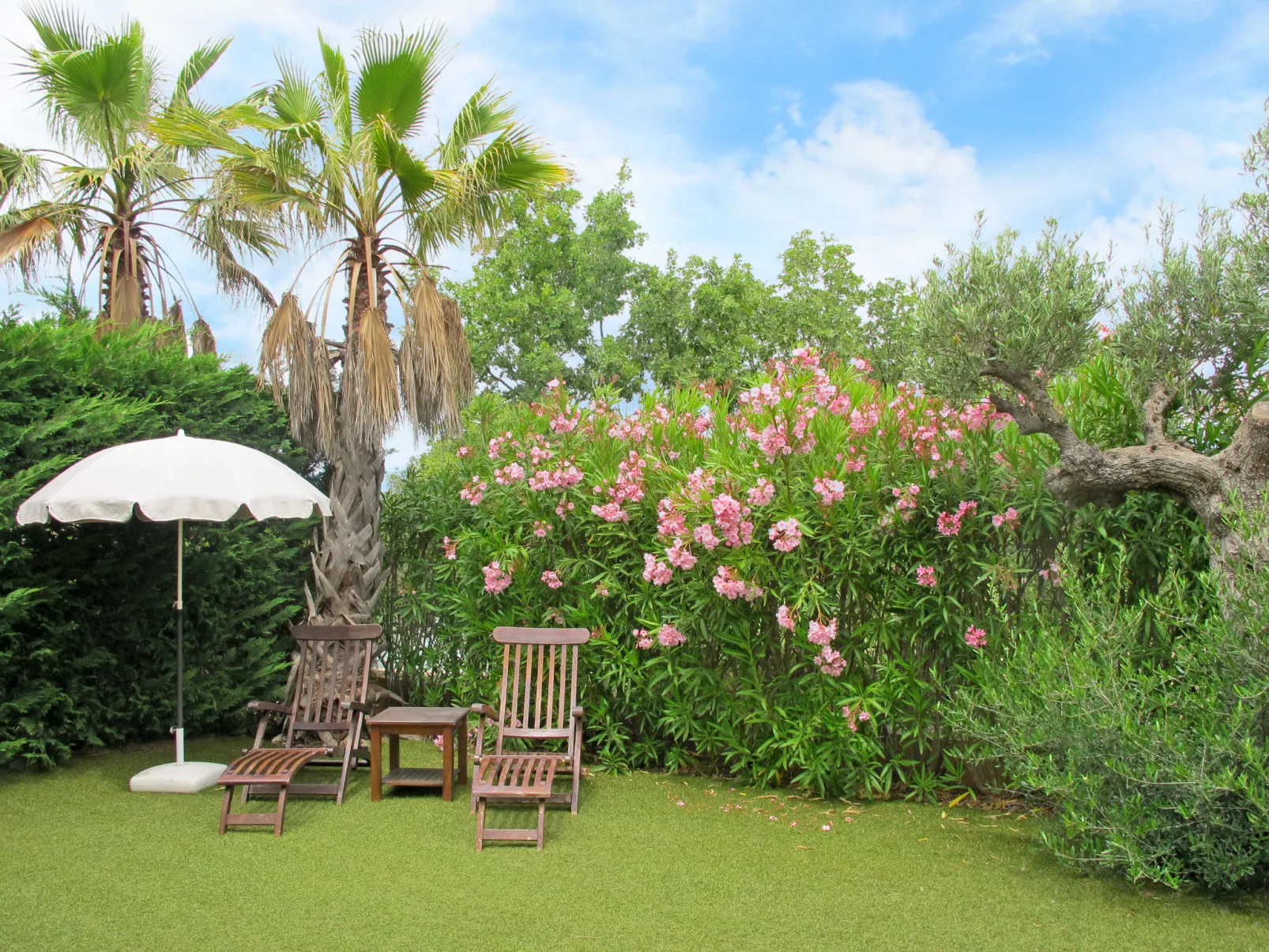 Green Bastide M46G-Outside