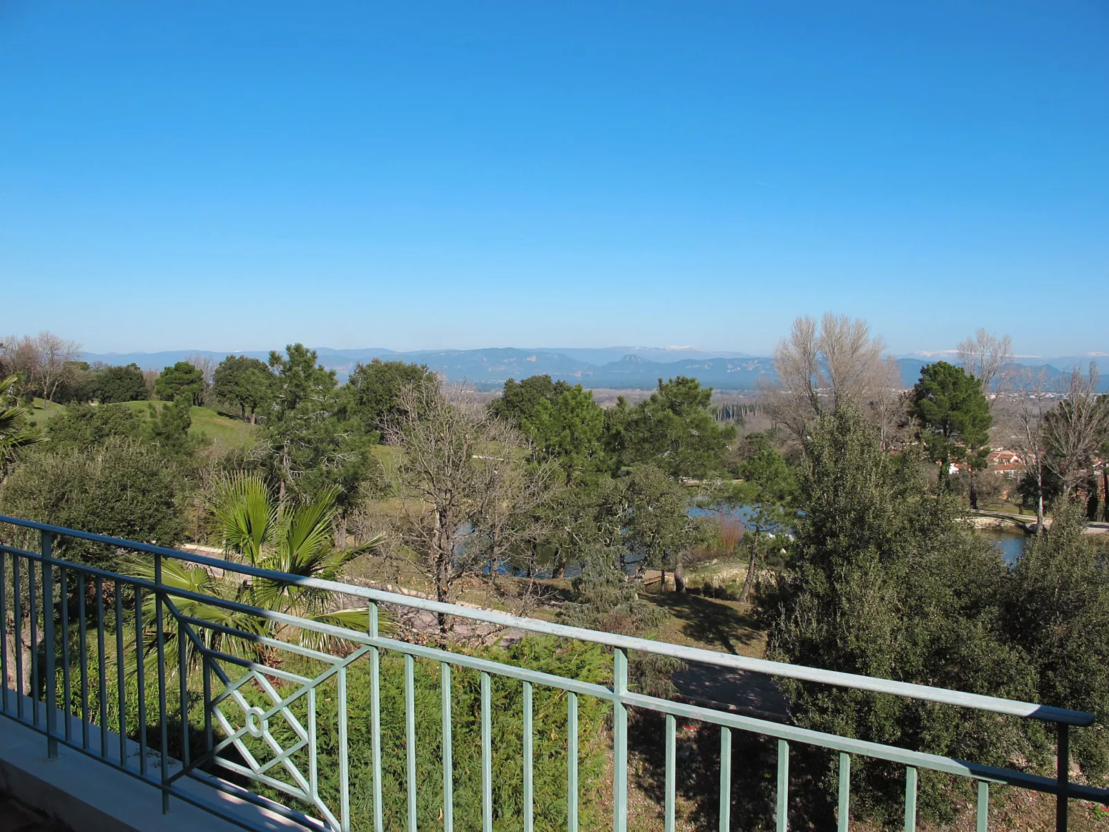 Green Bastide M46G-Outside