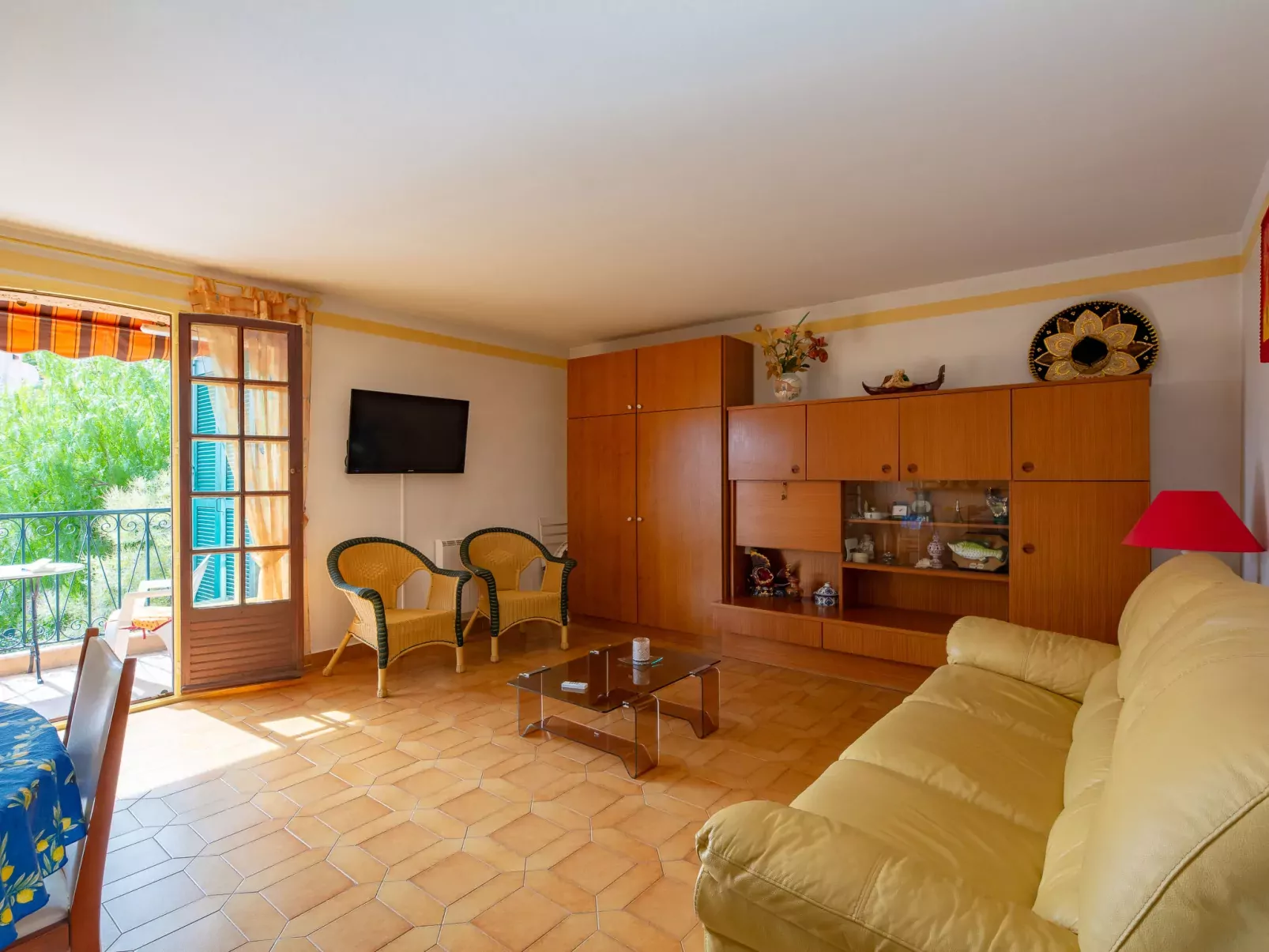 Les Pins-Inside