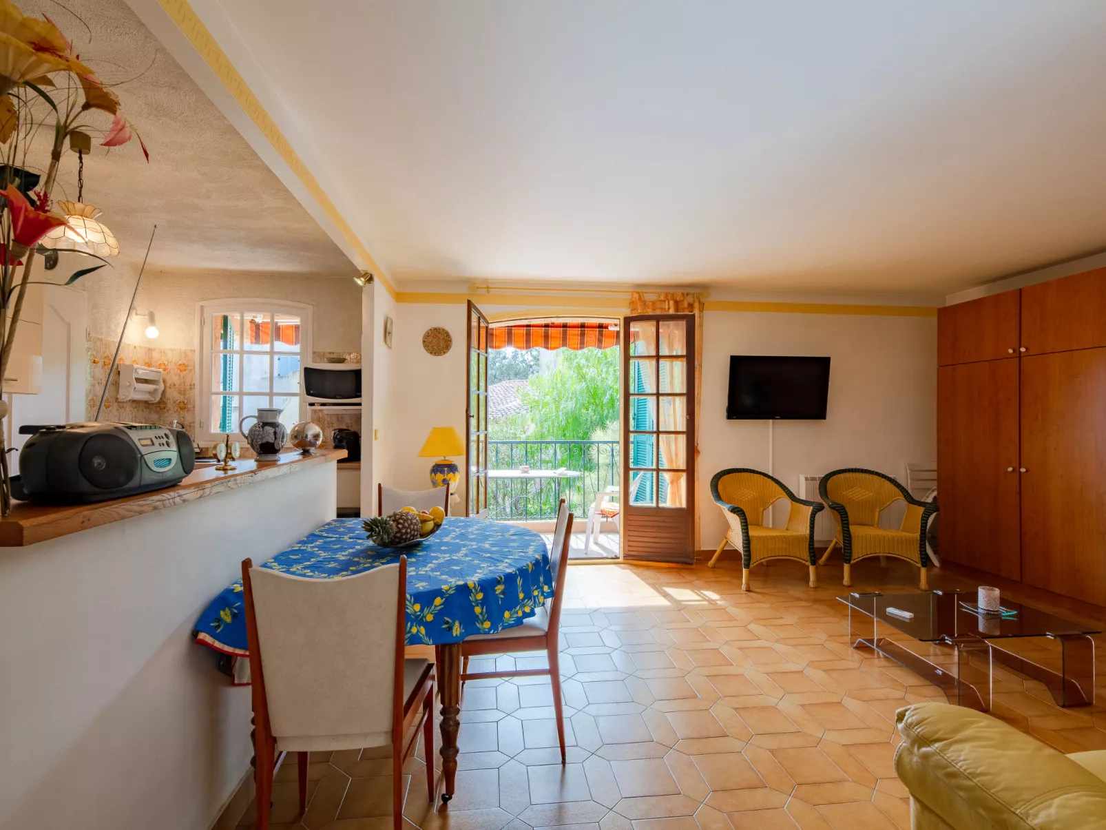 Les Pins-Inside