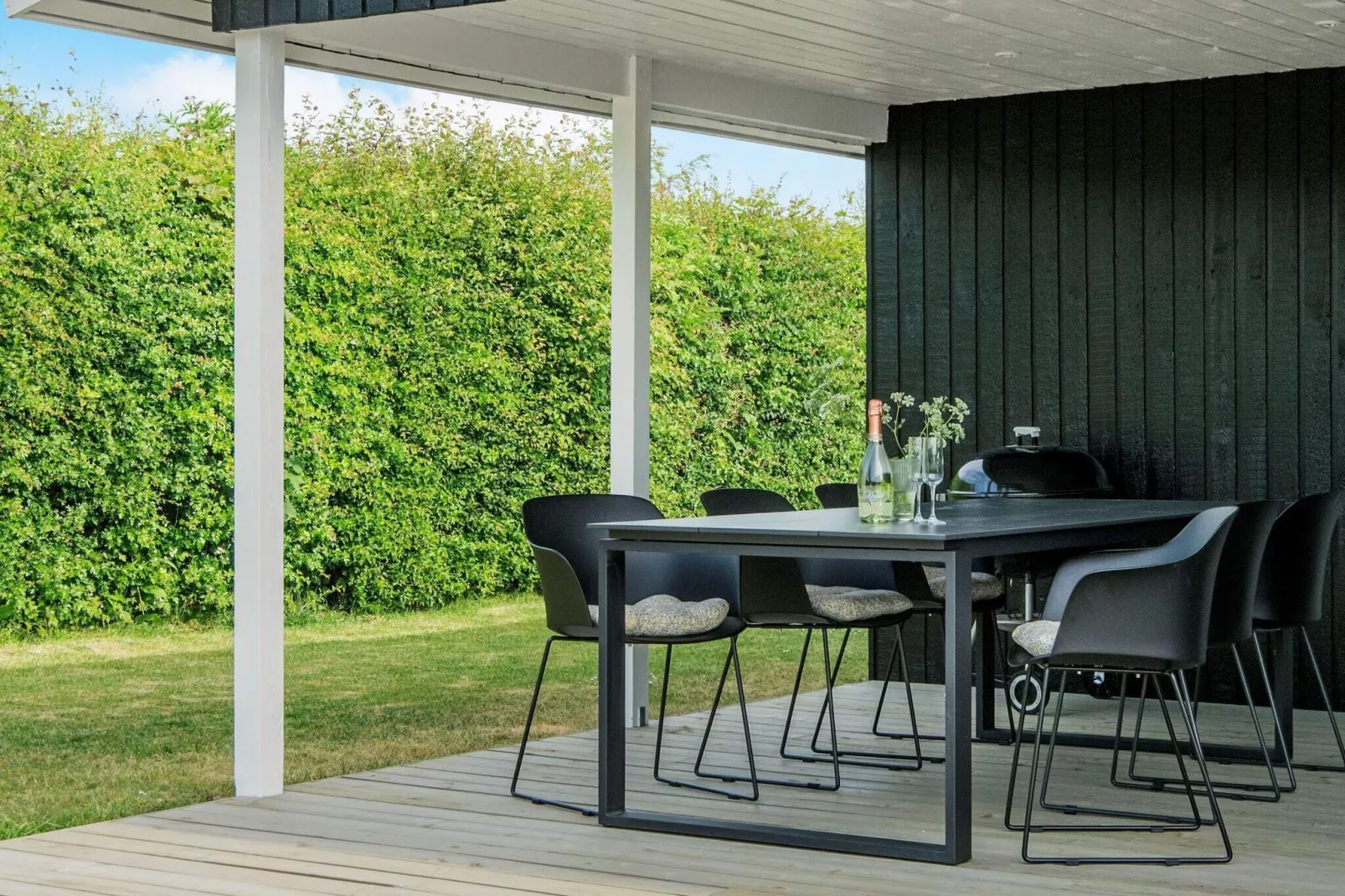 Renovated Waterfront Retreat-By Traum-View