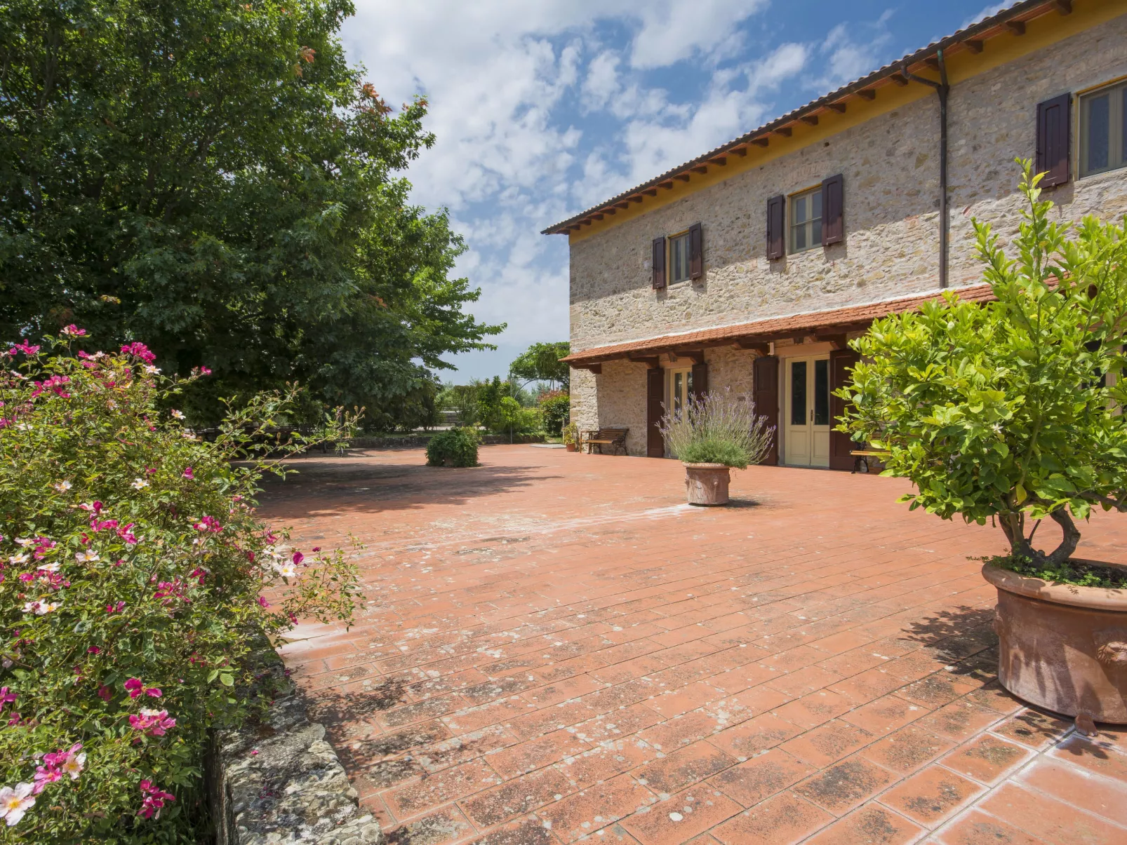 Il Leccio-Outside