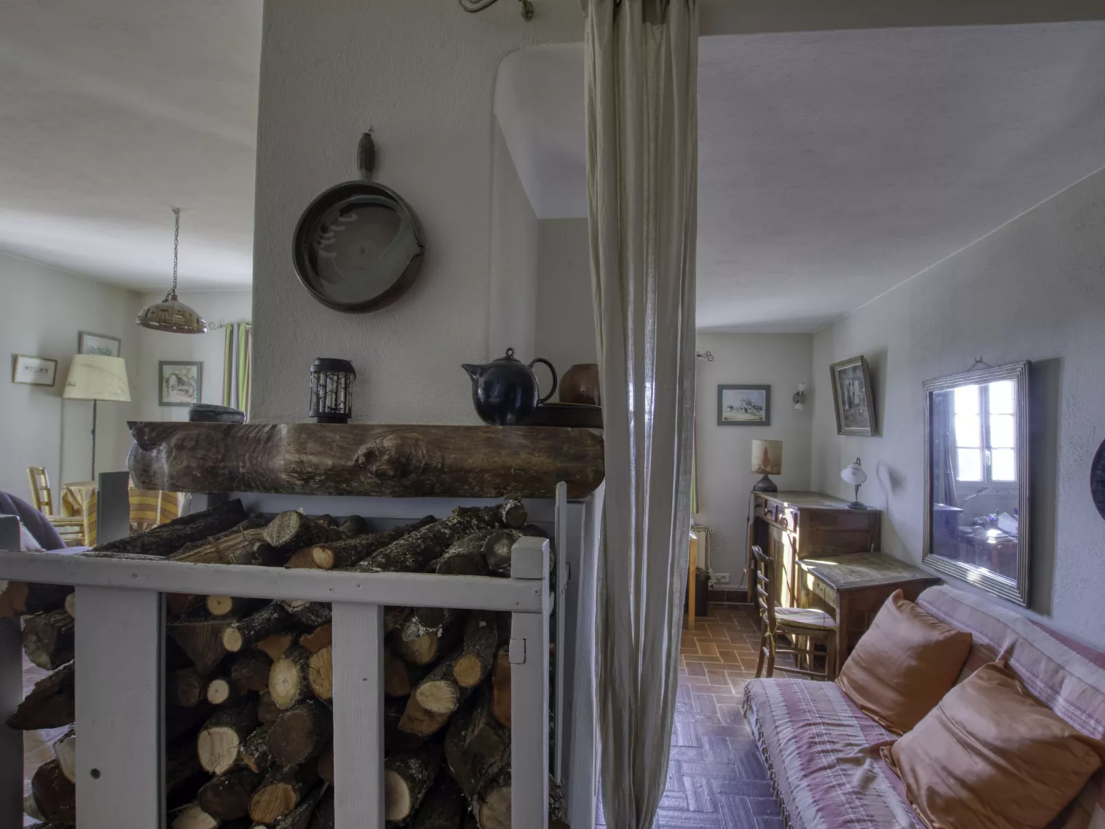 Le Mas de la Poterie-Inside