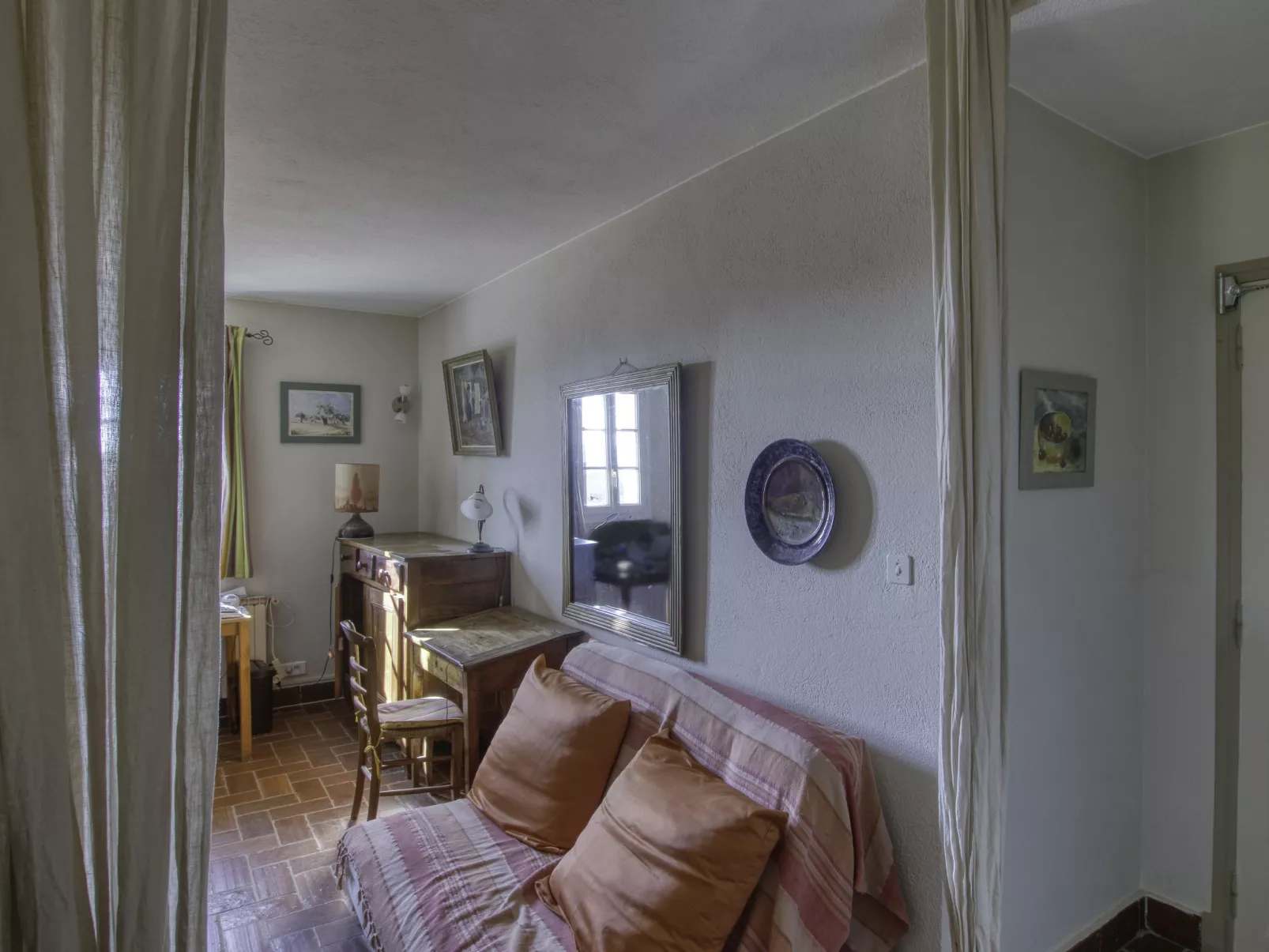 Le Mas de la Poterie-Inside