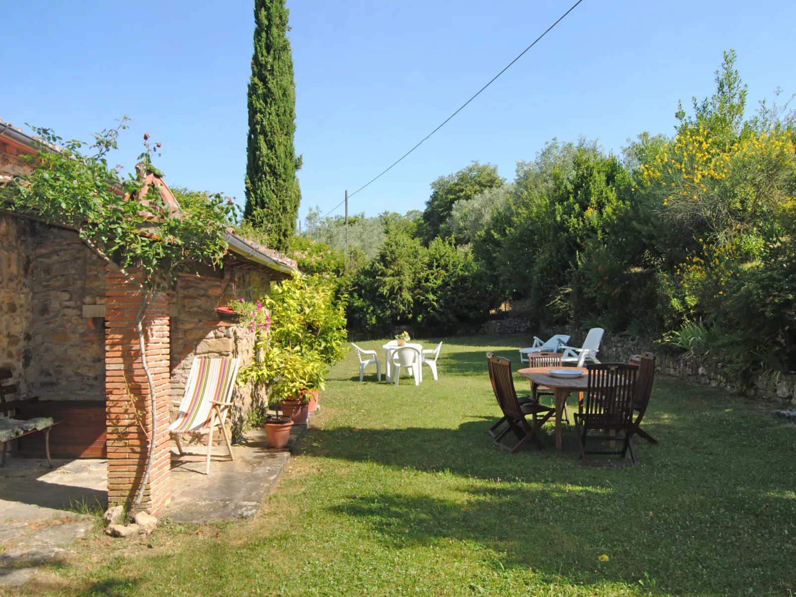 Il Lamone-Outside