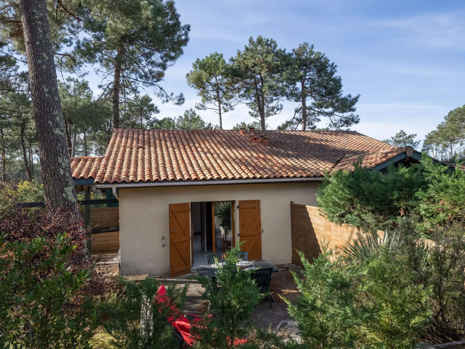 Jardins de la Pinède-Outside