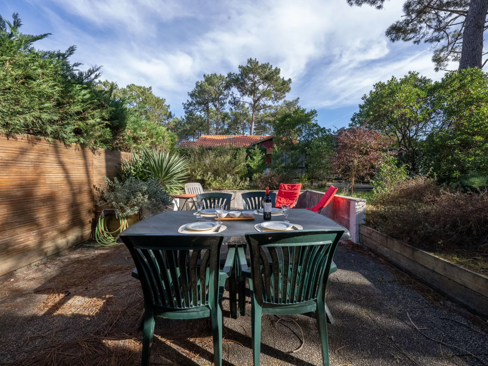 Jardins de la Pinède-Outside