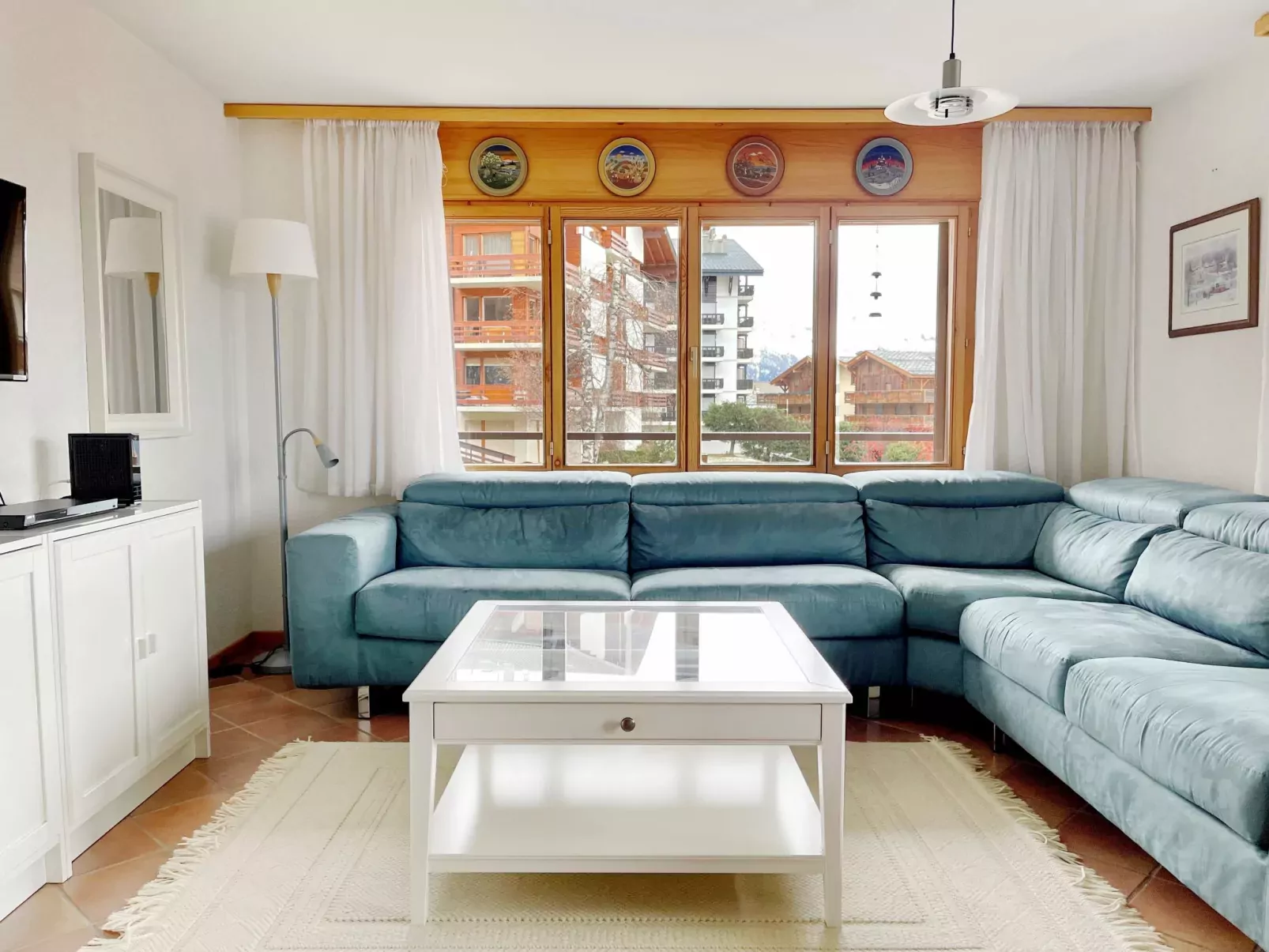 Ambassador I Apt 7-Inside