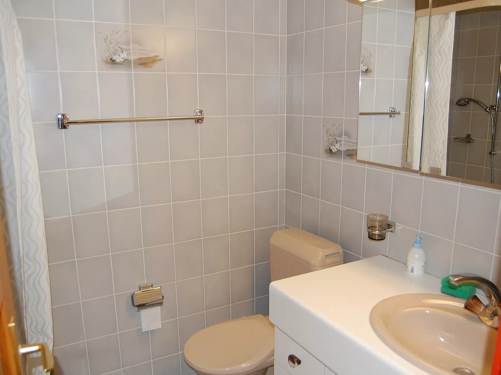 Ambassador I Apt 7-Inside