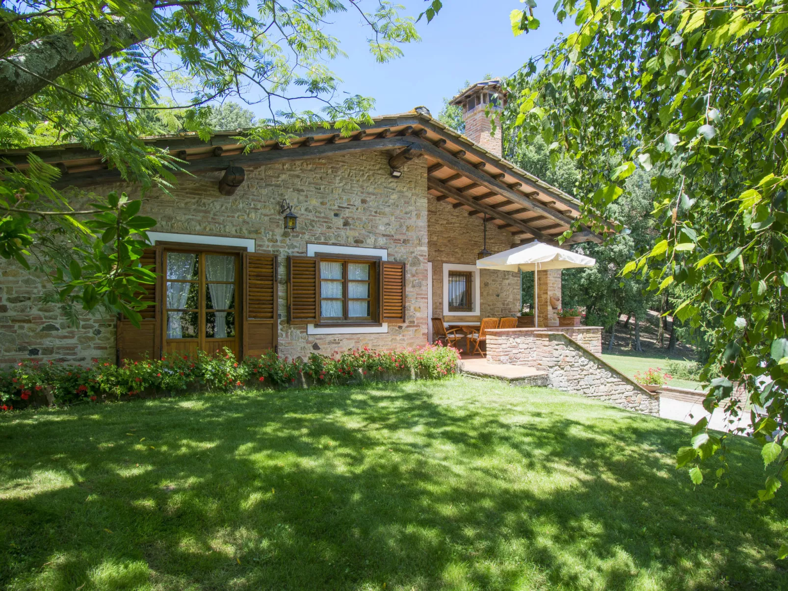 Camporbiano-Outside
