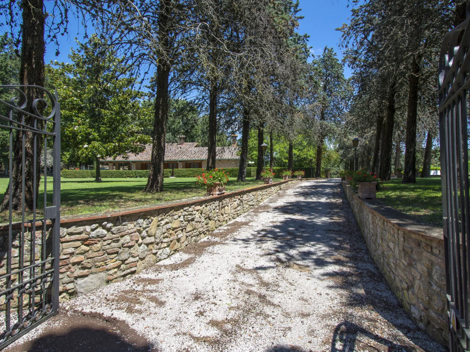 Camporbiano-Outside