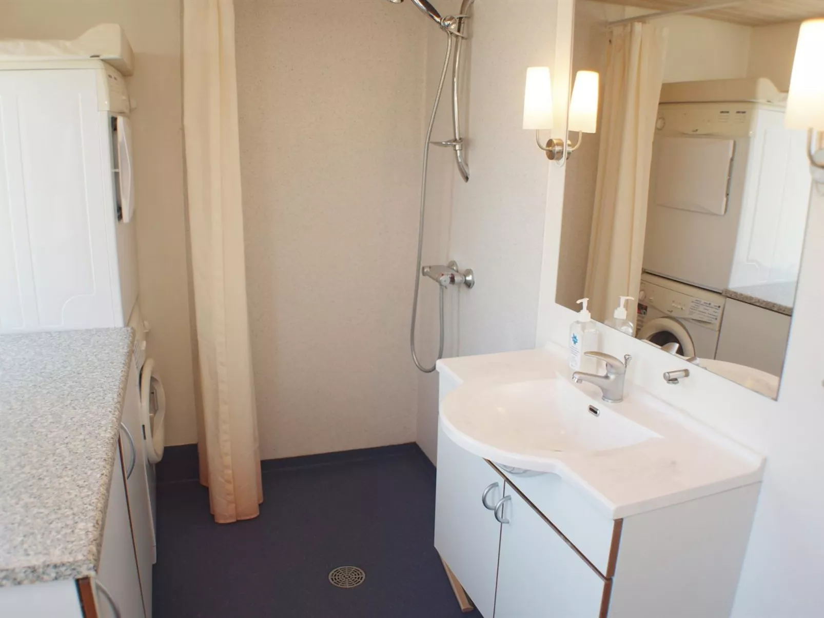 "Lisabeth" - 250m from the sea-Inside
