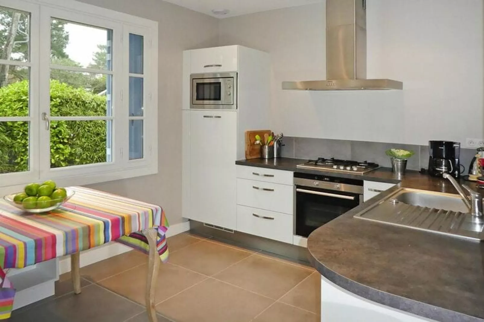 Semi-detached house Carnac-Kitchen
