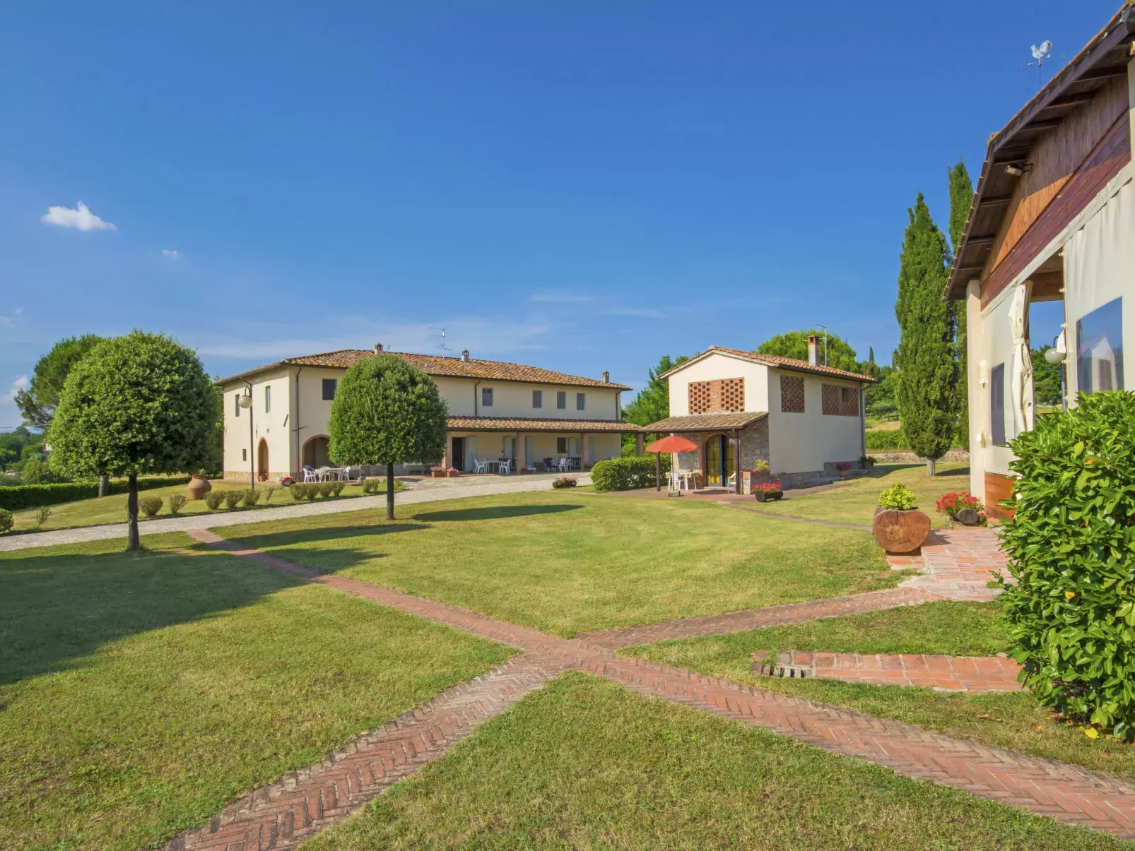 Tegola-Outside