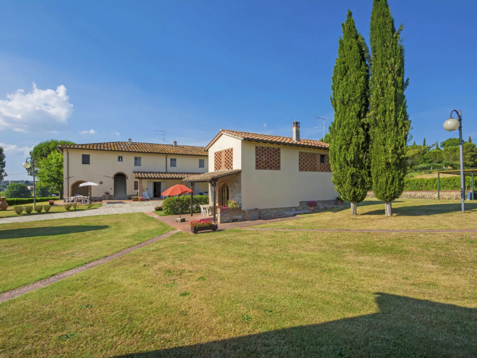 Tegola-Outside