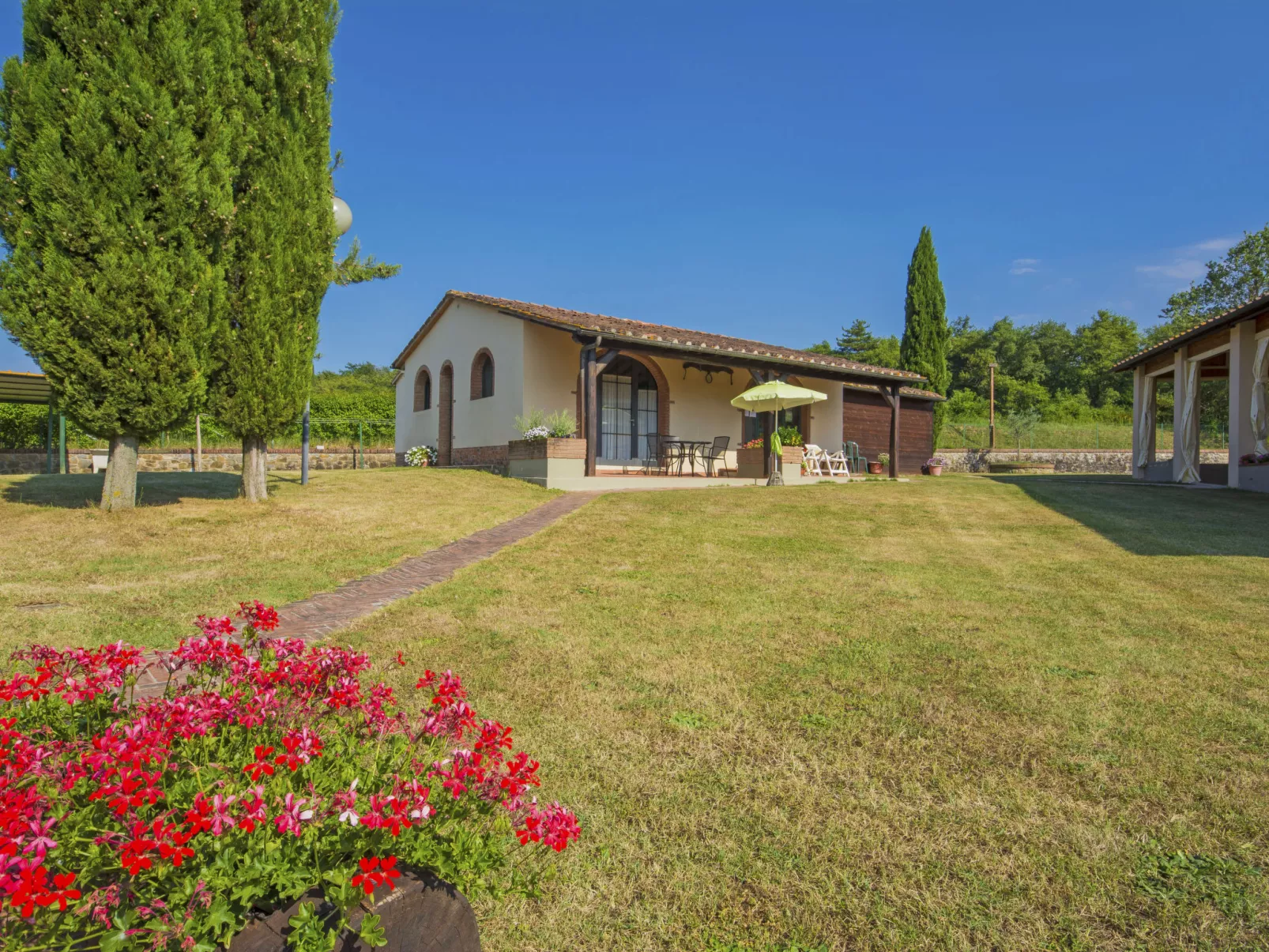 Tegola-Outside