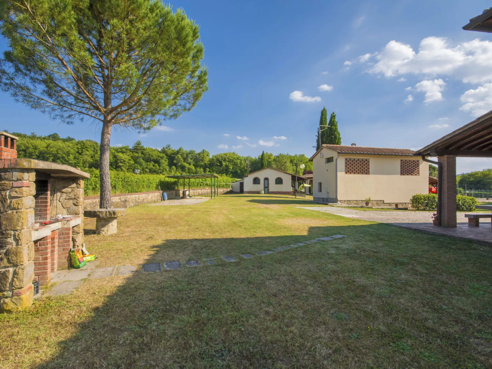 Tegola-Outside