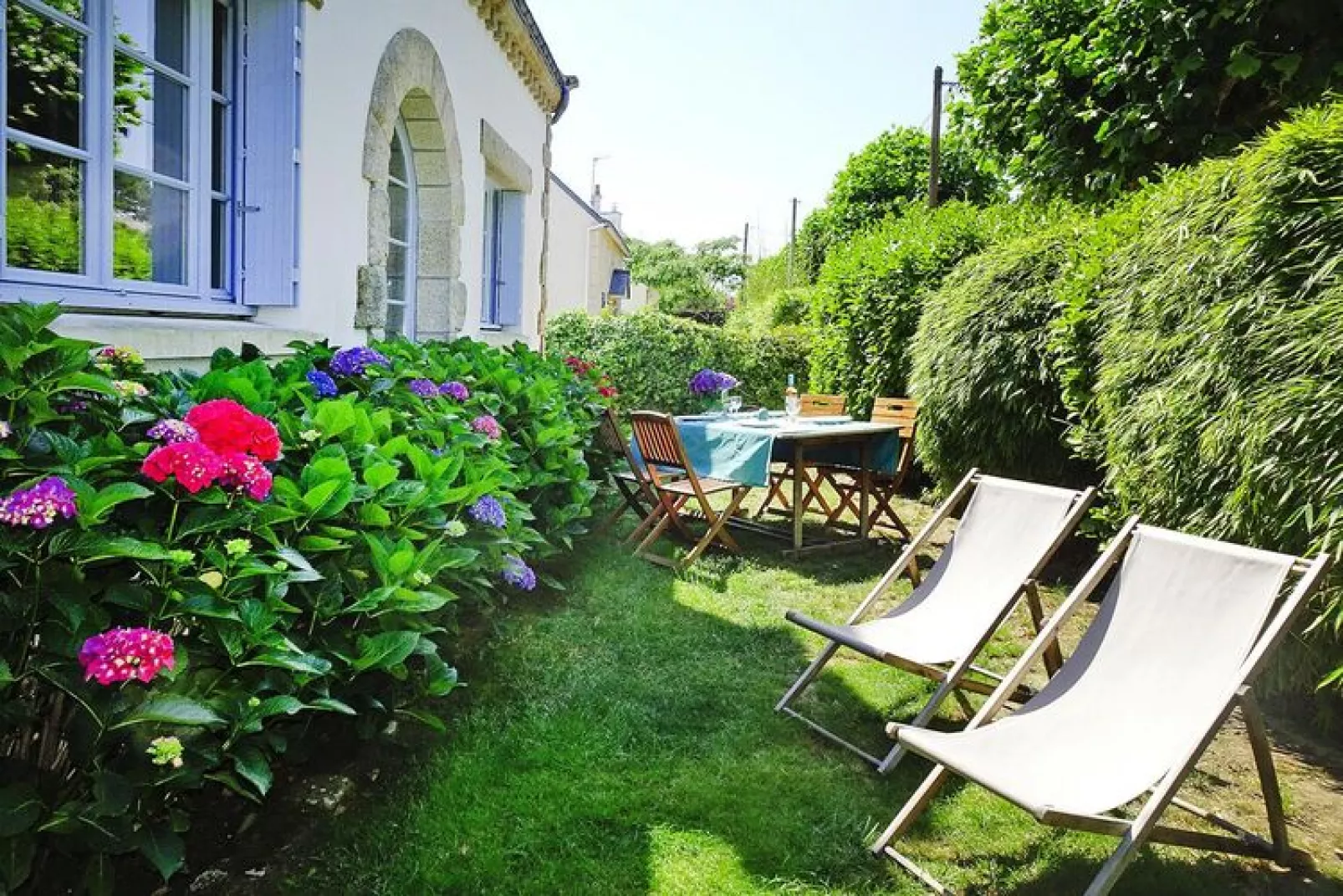 Semi-detached house Carnac-Gardens summer