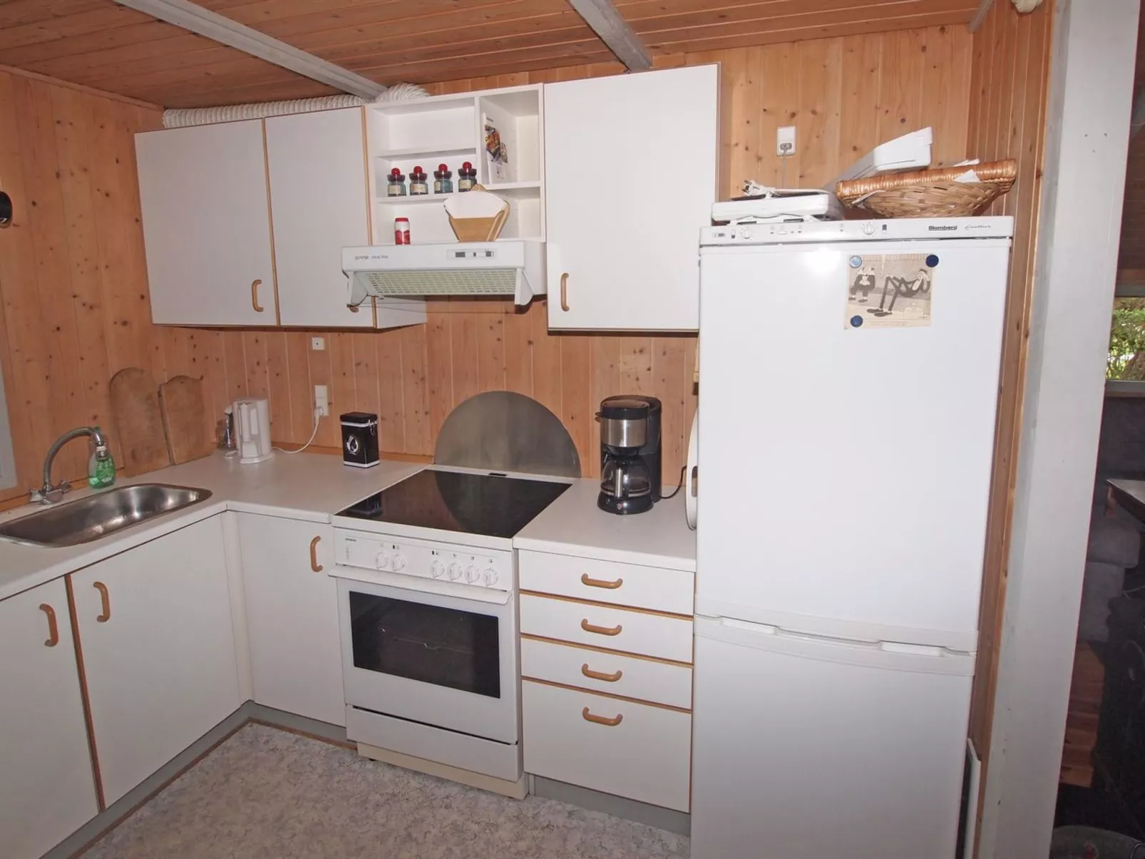 "Kerrin" - 300m from the sea-Inside