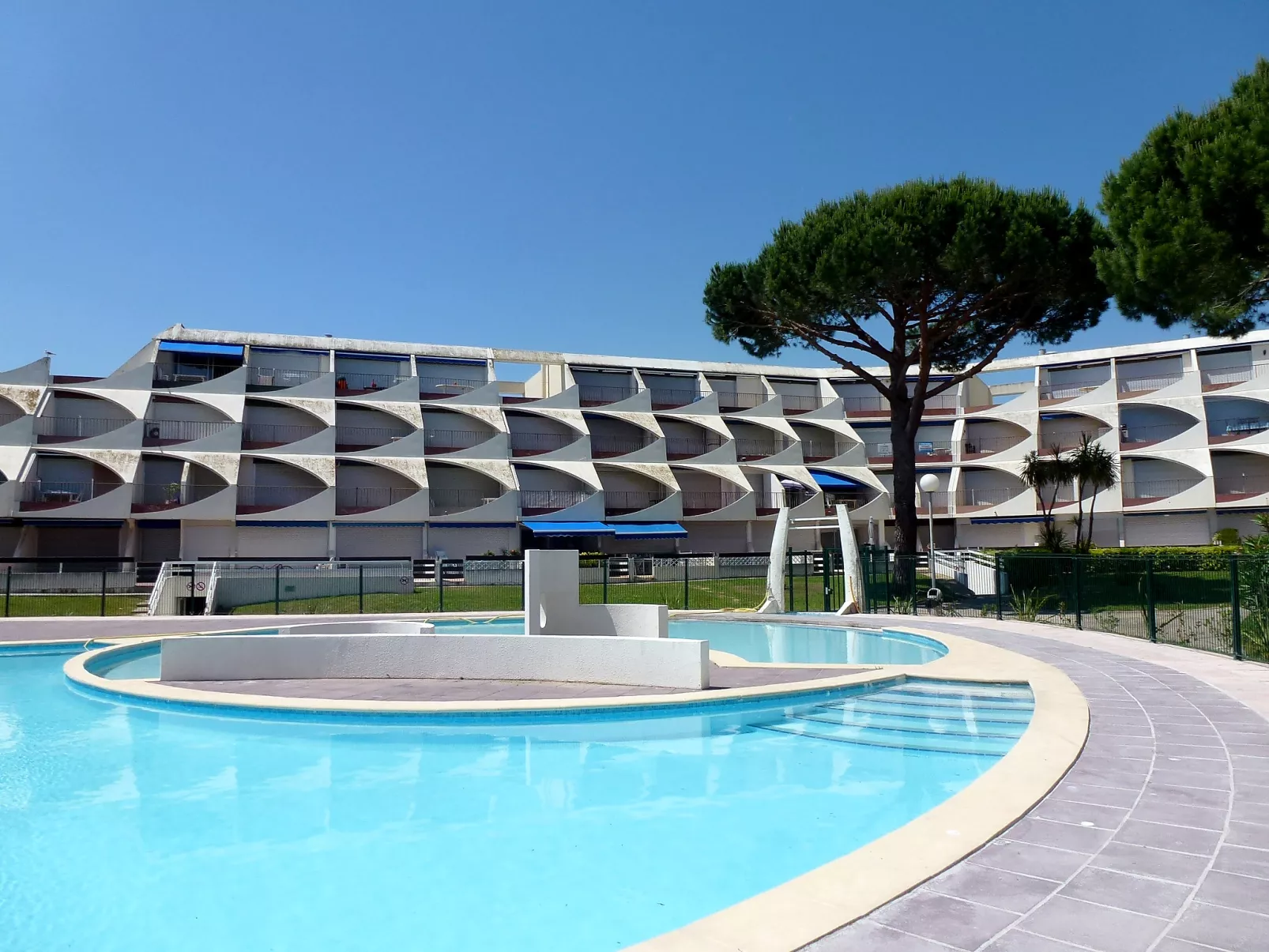 Le Grand Galion-Outside