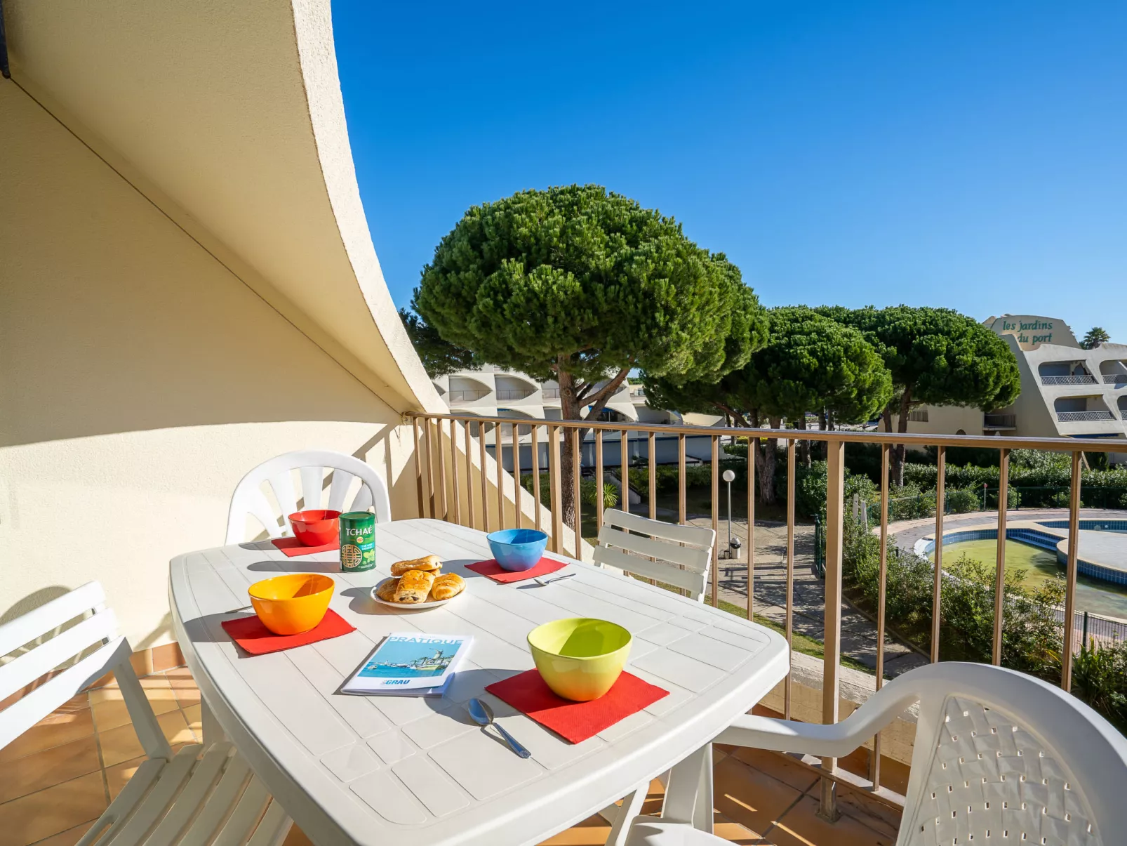 Le Grand Galion-Outside