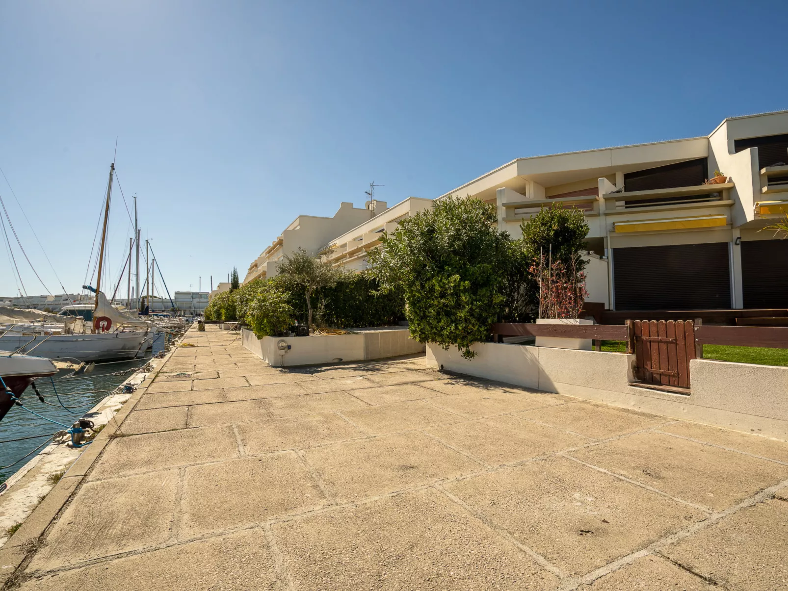 Ulysse Port de Plage-Outside