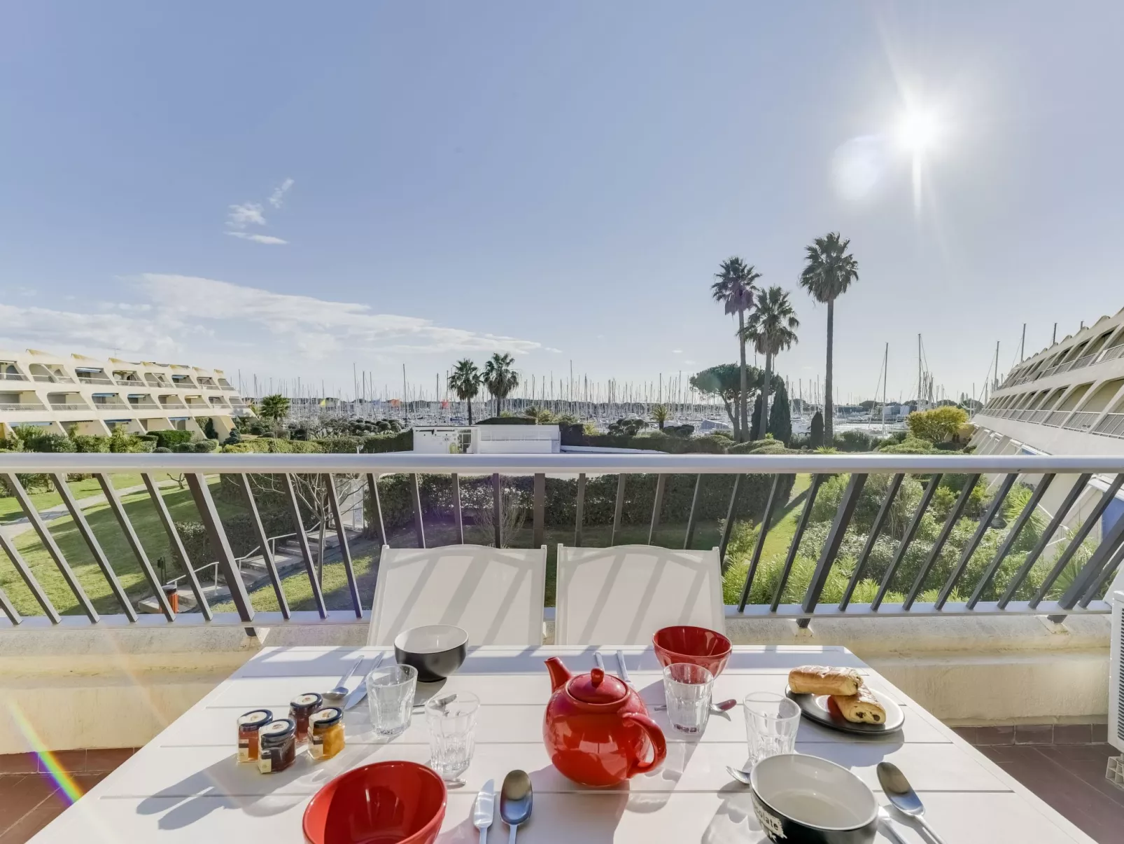 Les Jardins du Port-Outside