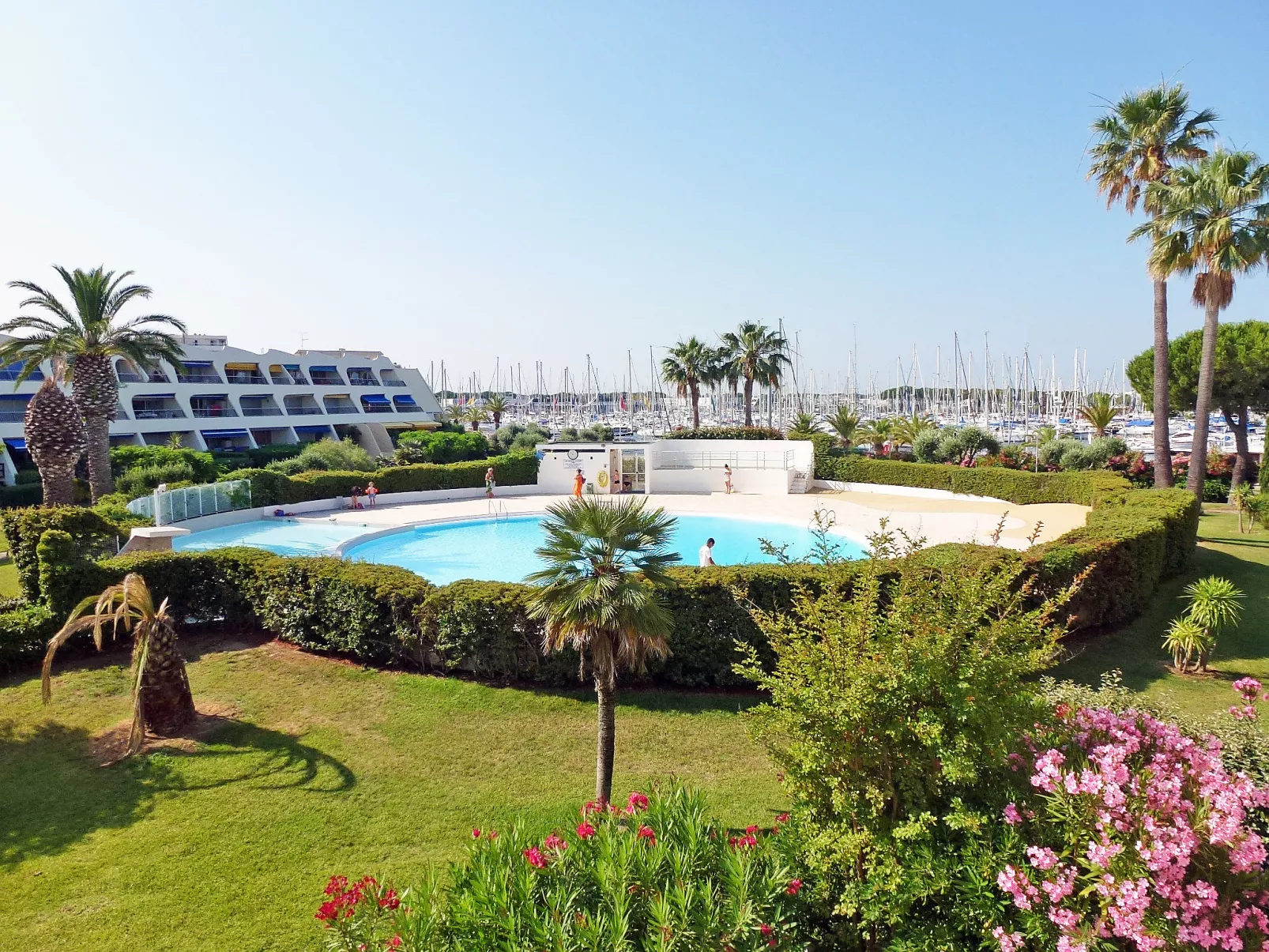 Les Jardins du Port-Outside