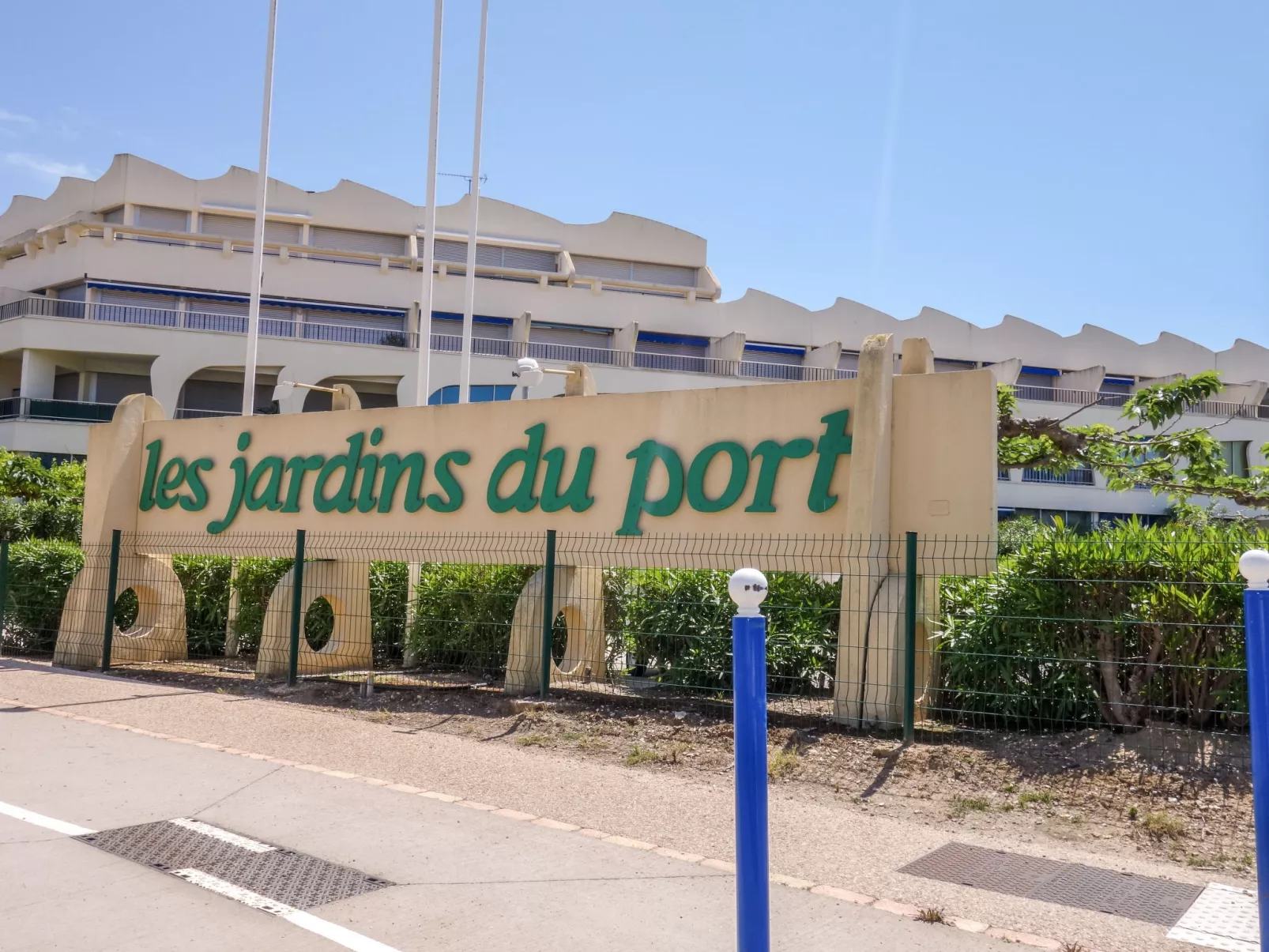 Les Jardins du Port-Outside